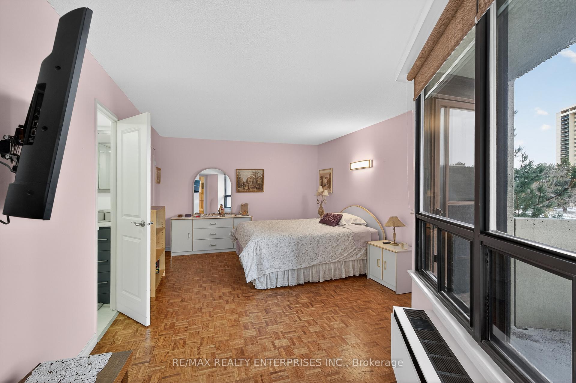 Photo 16 of Unit A49, 288 Mill Road, Etobicoke, Markland Wood — HOMEH