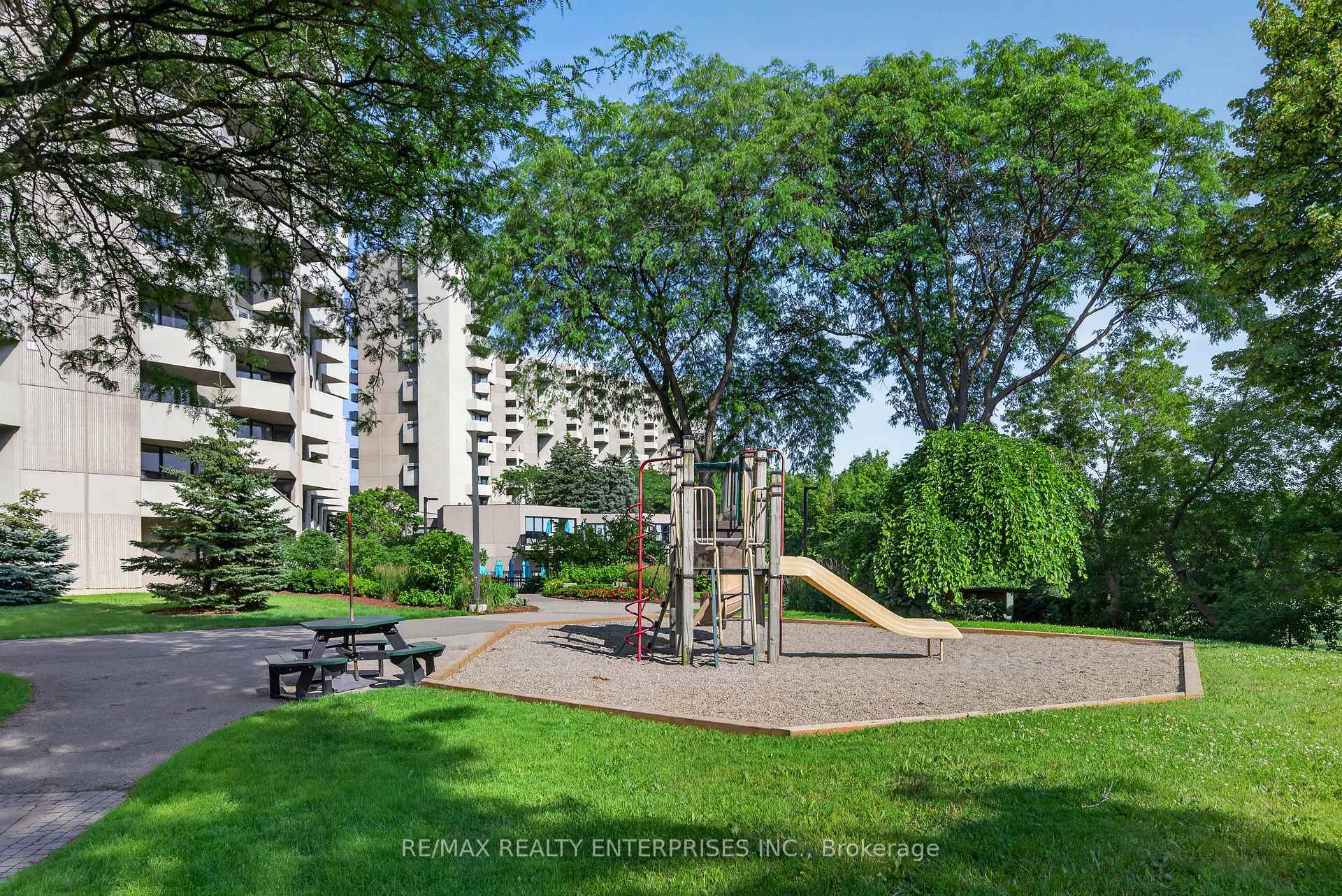 Photo 46 of Unit A49, 288 Mill Road, Etobicoke, Markland Wood — HOMEH