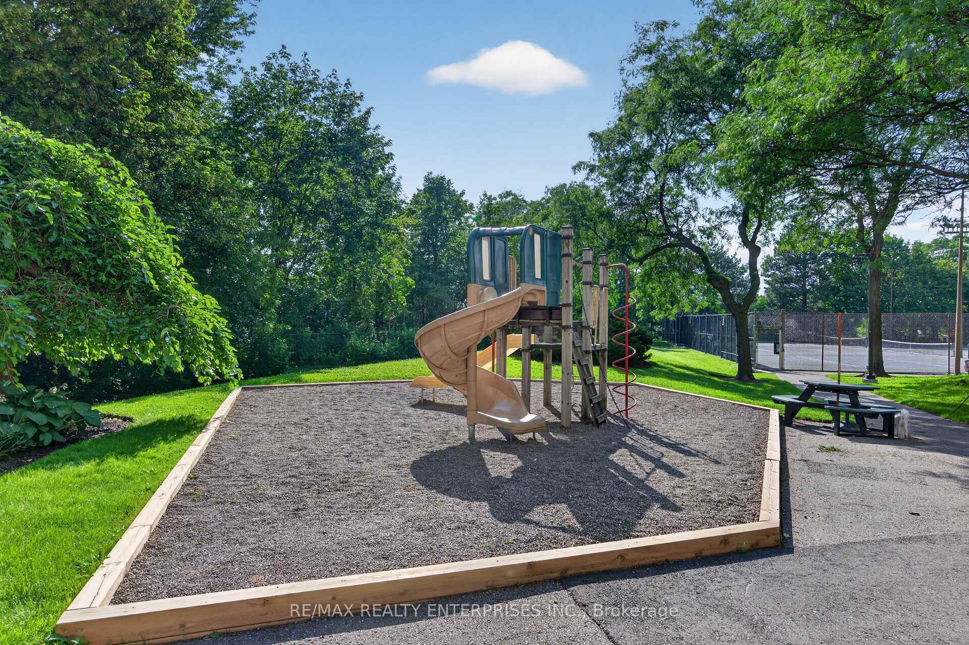 Photo 47 of Unit A49, 288 Mill Road, Etobicoke, Markland Wood — HOMEH