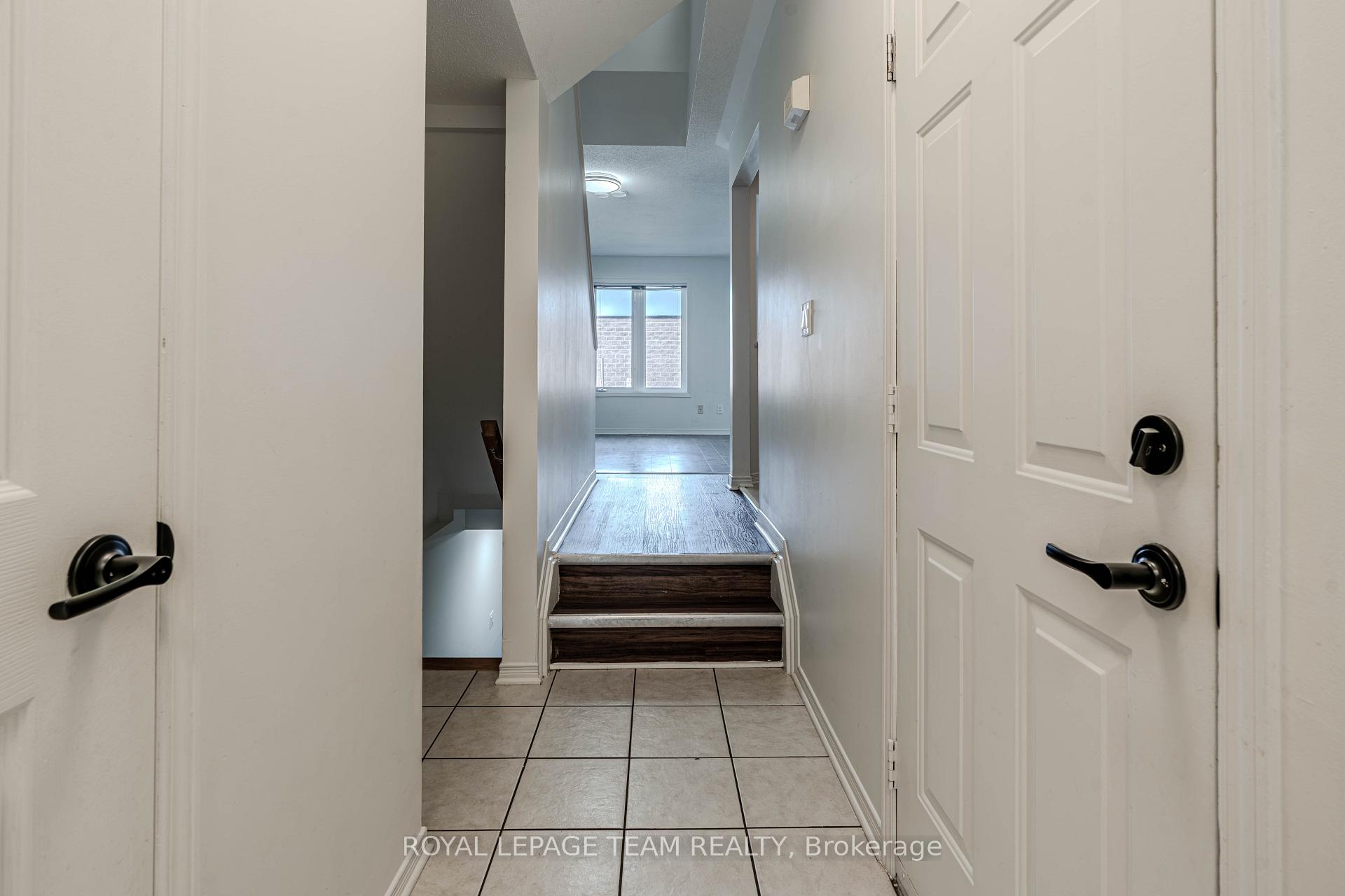 Photo 4 of 151 Oakfield Crescent, Ottawa, Barrhaven - Longfields — HOMEH