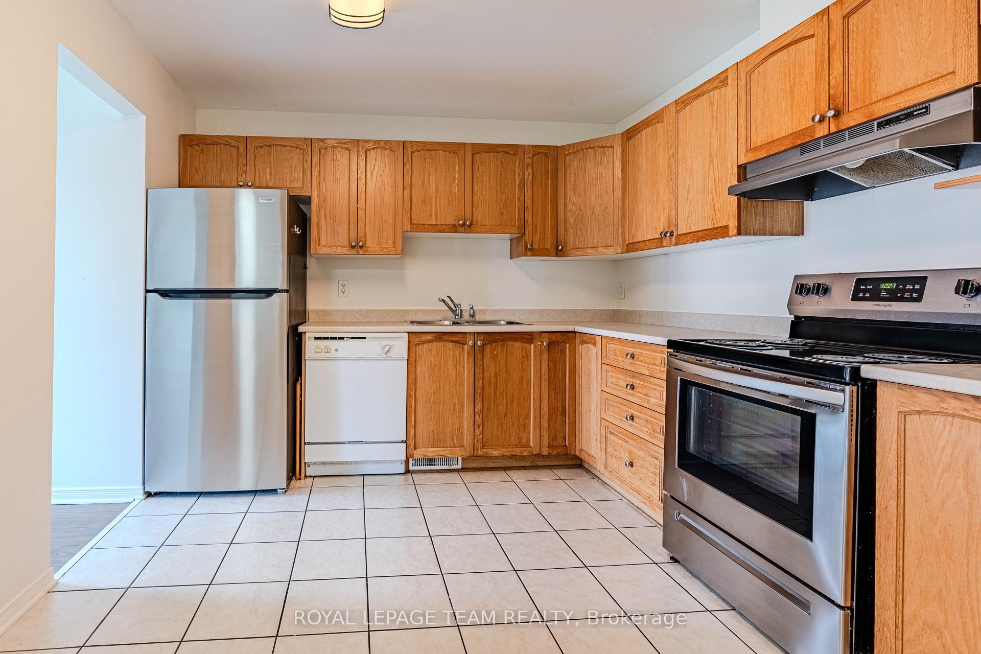 Photo 10 of 151 Oakfield Crescent, Ottawa, Barrhaven - Longfields — HOMEH