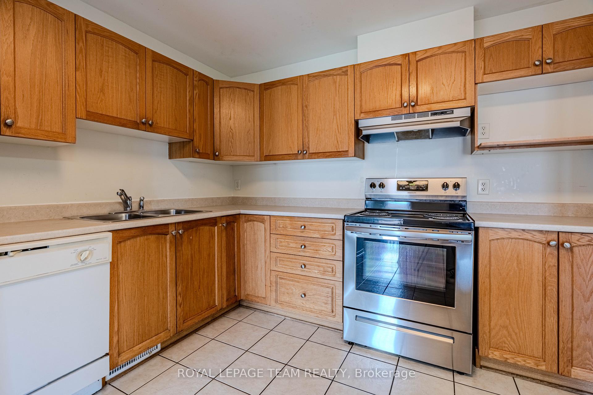 Photo 11 of 151 Oakfield Crescent, Ottawa, Barrhaven - Longfields — HOMEH
