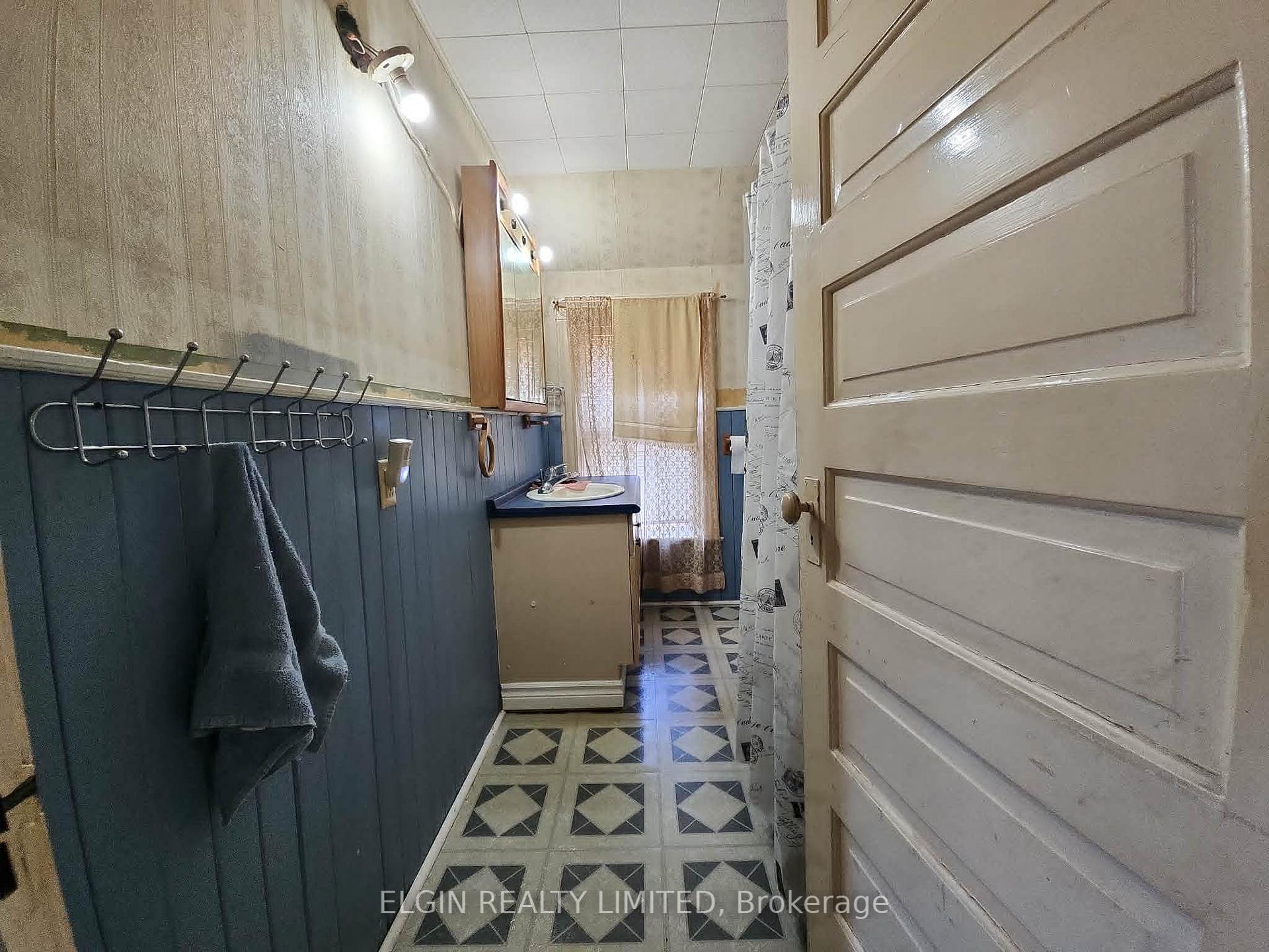 Photo 14 of 107 Gladstone Avenue, St. Thomas — HOMEH