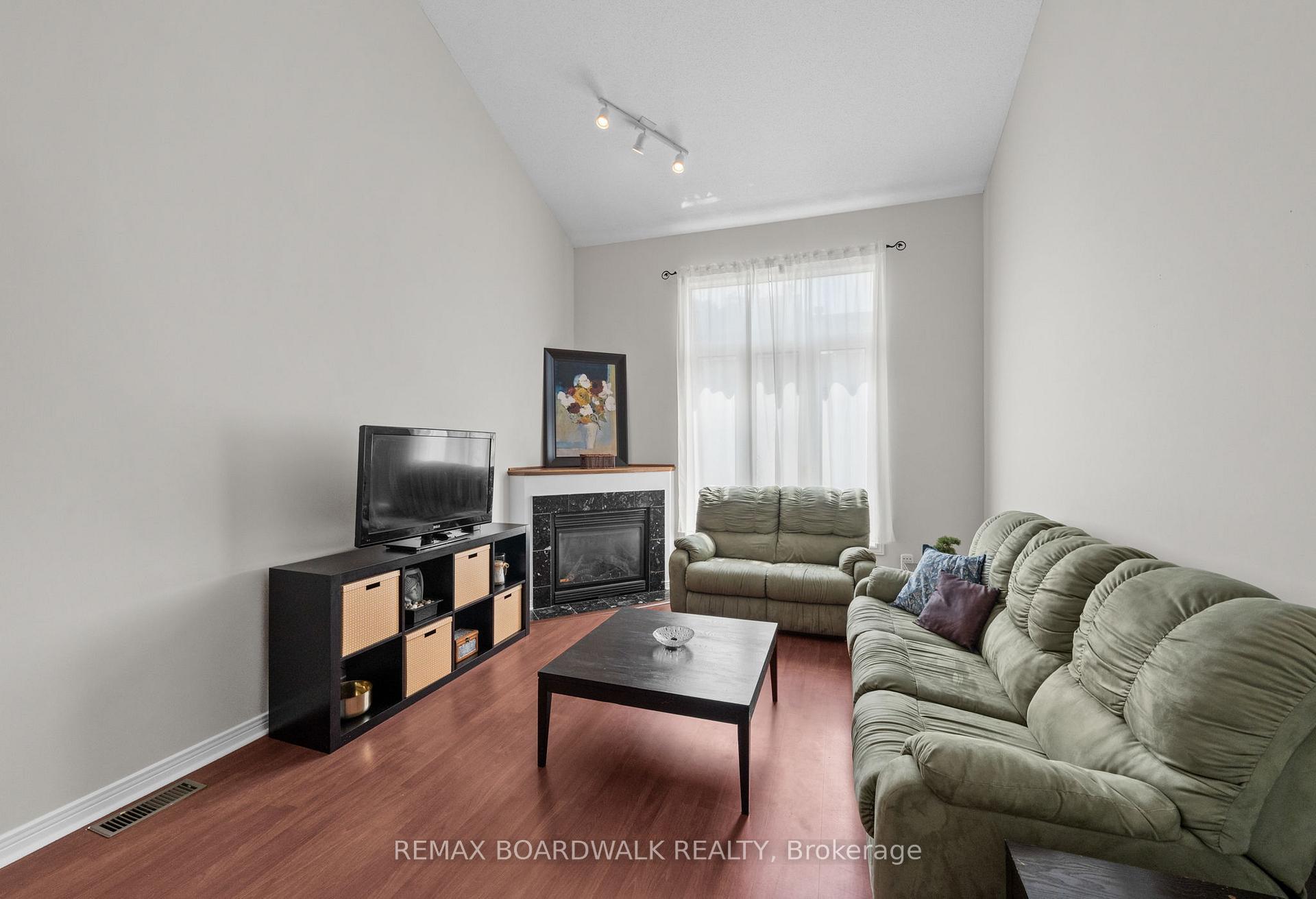 Photo 8 of 50 Gray Crescent, Ottawa, Kanata - Beaverbrook — HOMEH