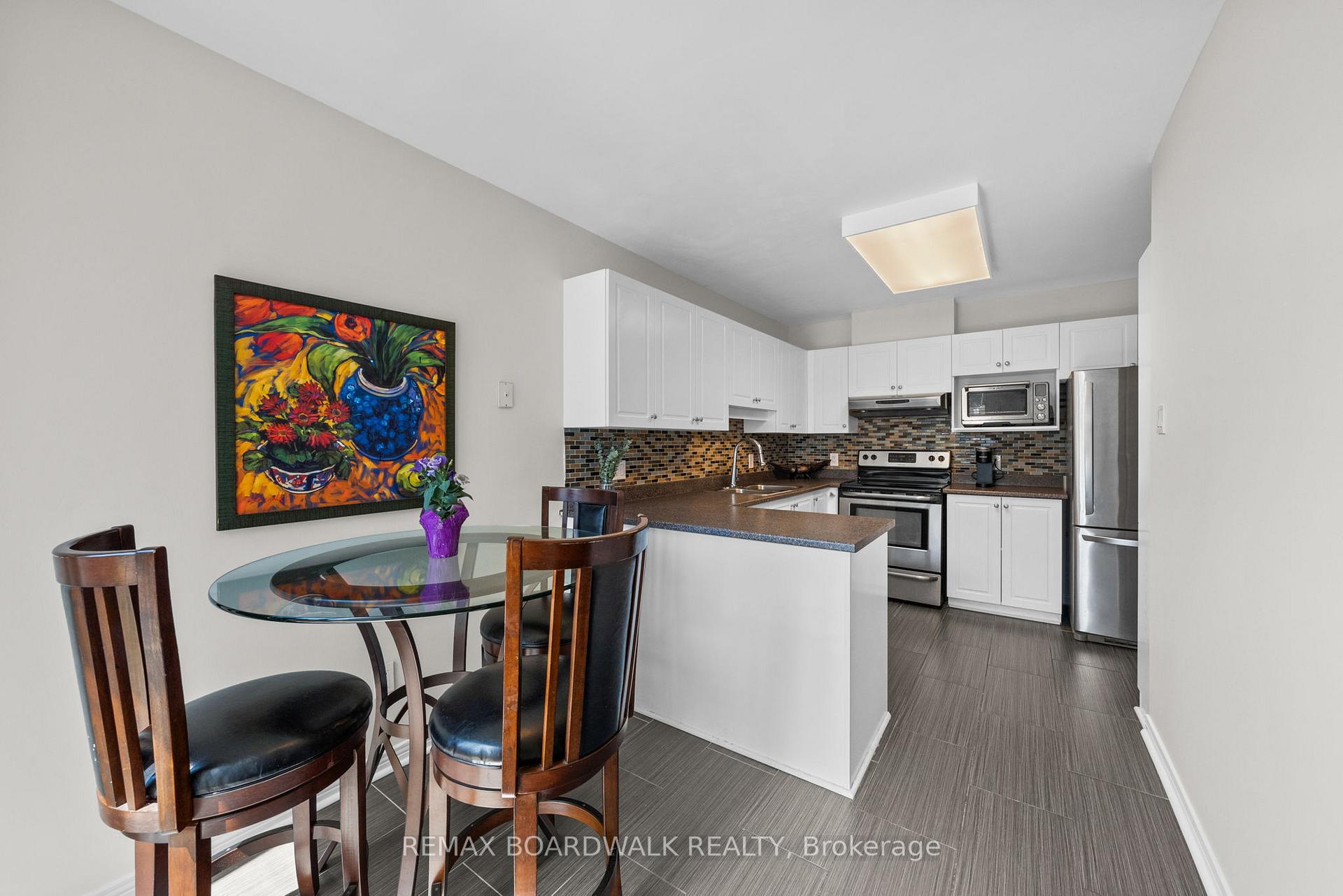 Photo 10 of 50 Gray Crescent, Ottawa, Kanata - Beaverbrook — HOMEH