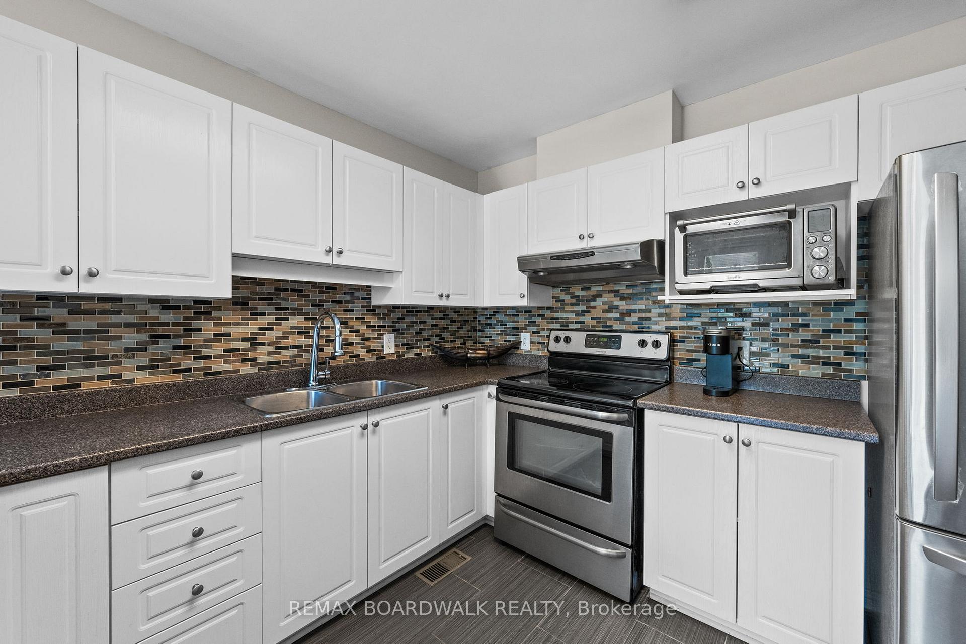 Photo 11 of 50 Gray Crescent, Ottawa, Kanata - Beaverbrook — HOMEH