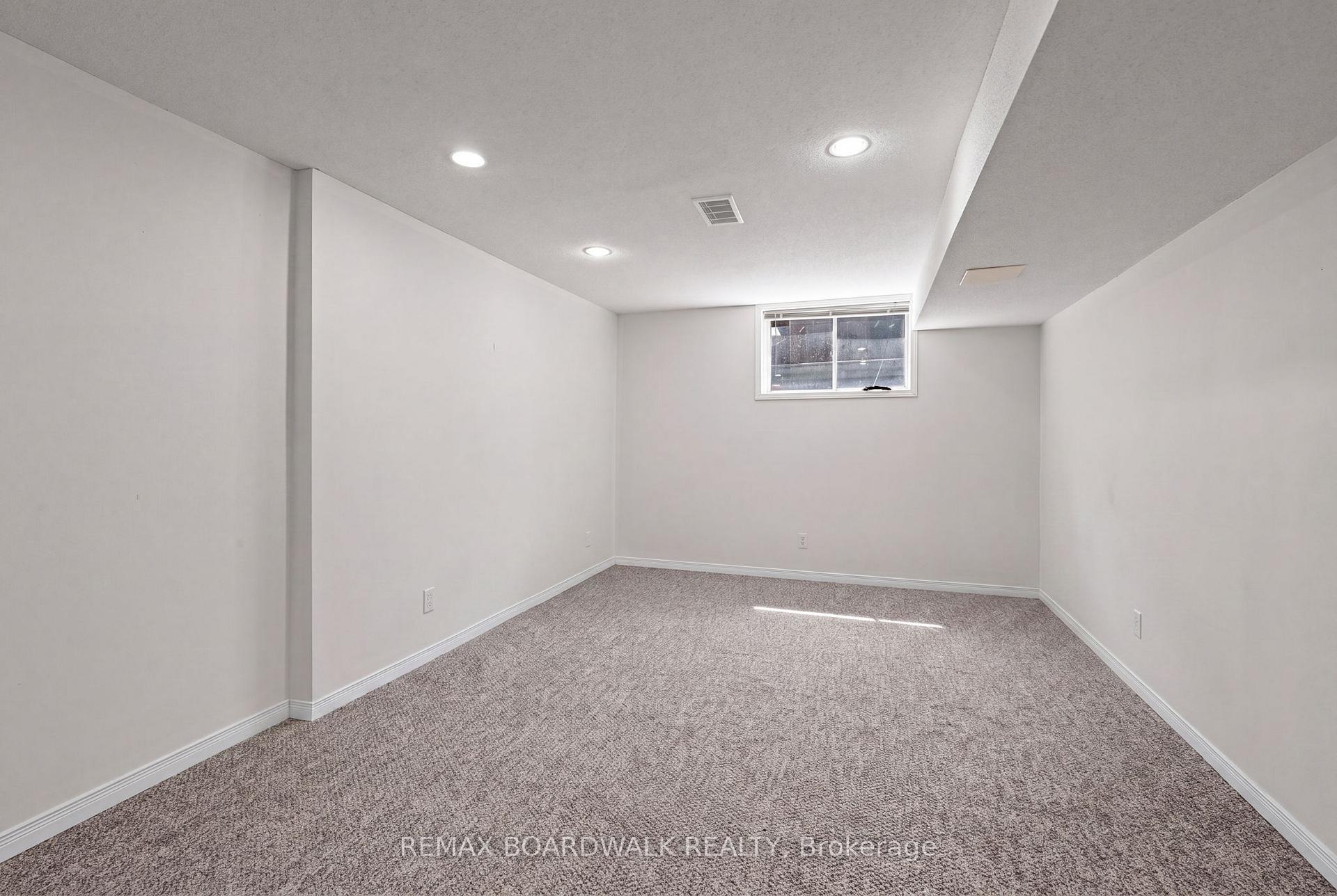 Photo 22 of 50 Gray Crescent, Ottawa, Kanata - Beaverbrook — HOMEH