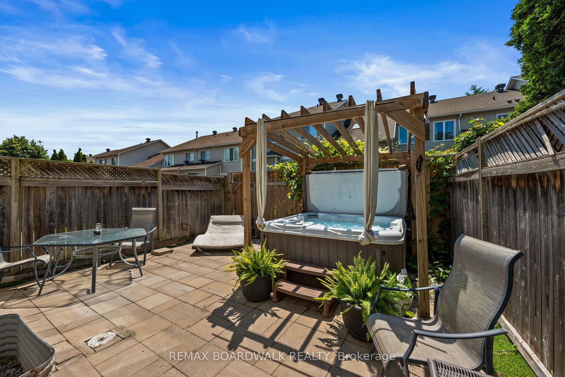 Photo 23 of 50 Gray Crescent, Ottawa, Kanata - Beaverbrook — HOMEH
