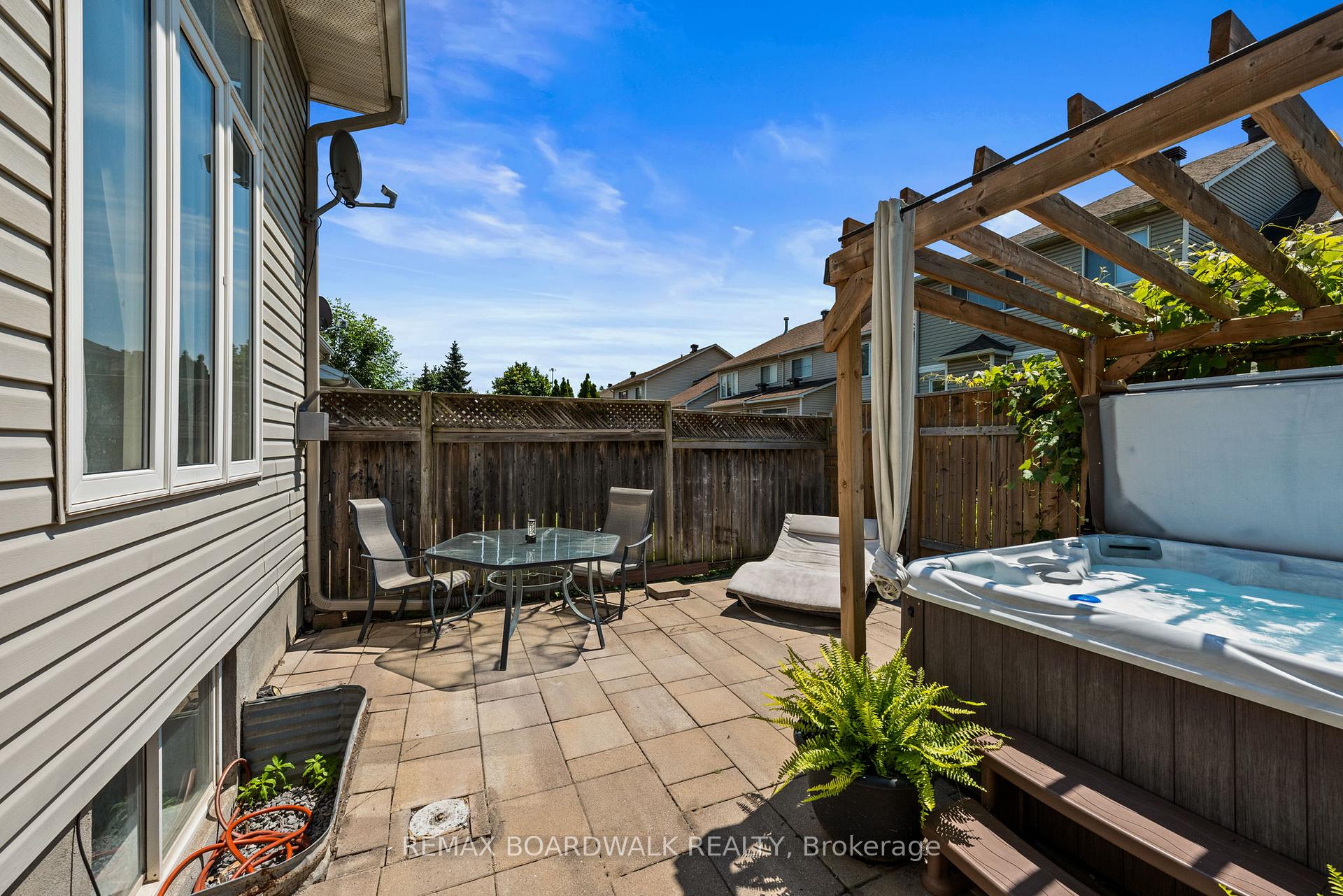 Photo 25 of 50 Gray Crescent, Ottawa, Kanata - Beaverbrook — HOMEH