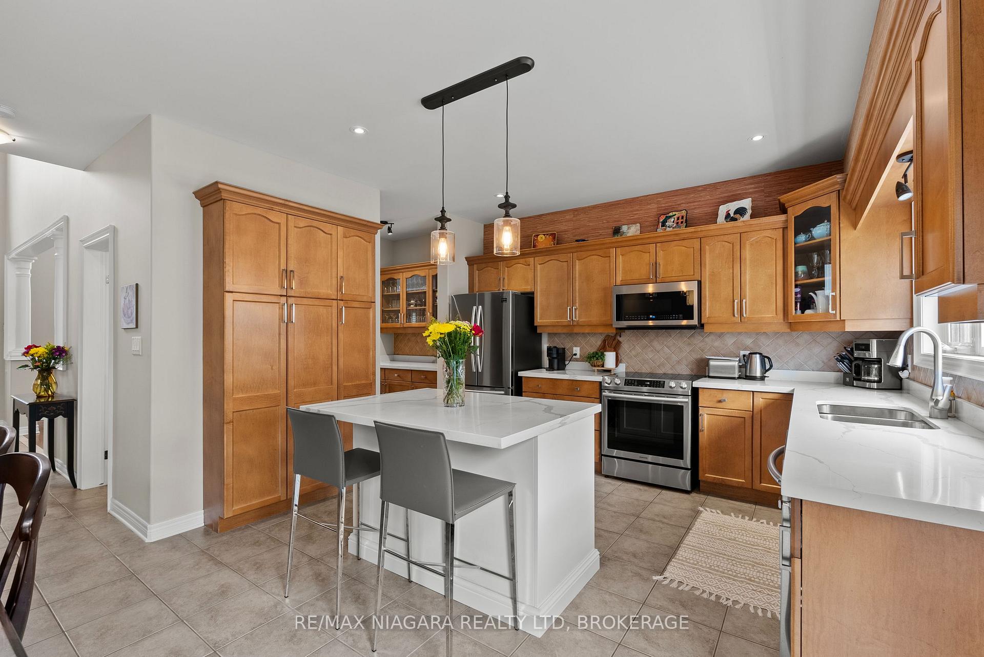 Photo 14 of 282 Winterberry Boulevard, Thorold, Confederation Heights — HOMEH