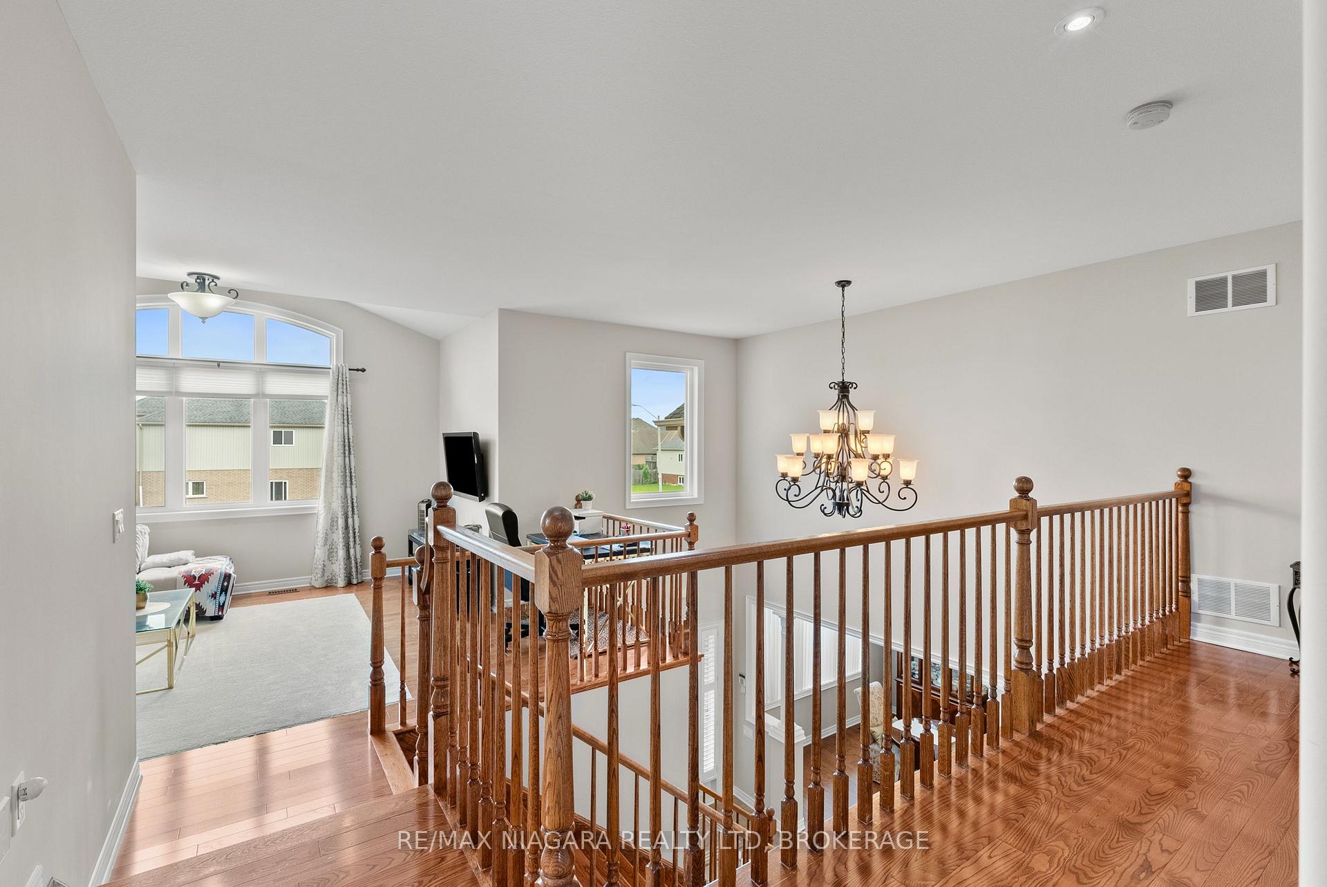 Photo 23 of 282 Winterberry Boulevard, Thorold, Confederation Heights — HOMEH