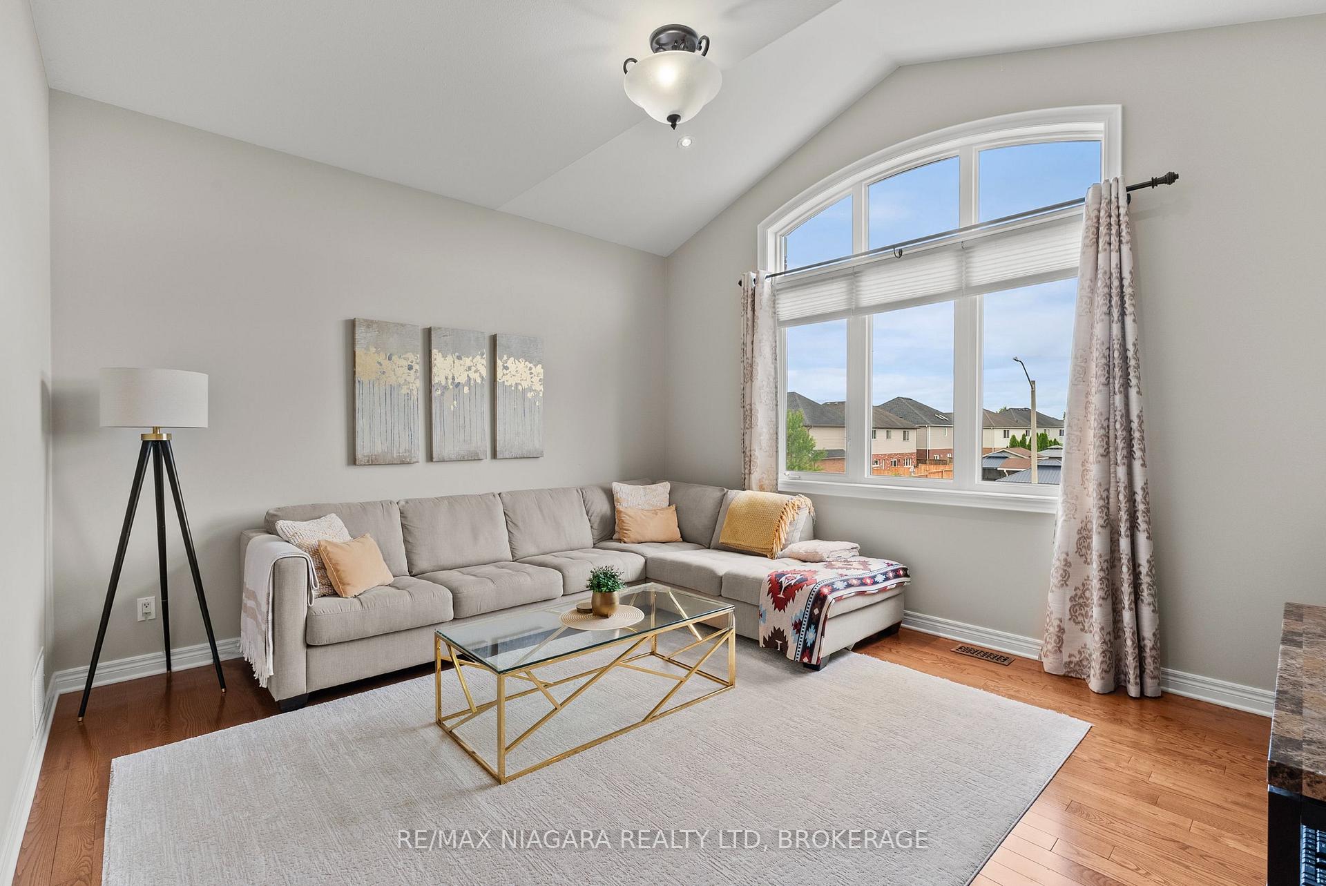 Photo 24 of 282 Winterberry Boulevard, Thorold, Confederation Heights — HOMEH
