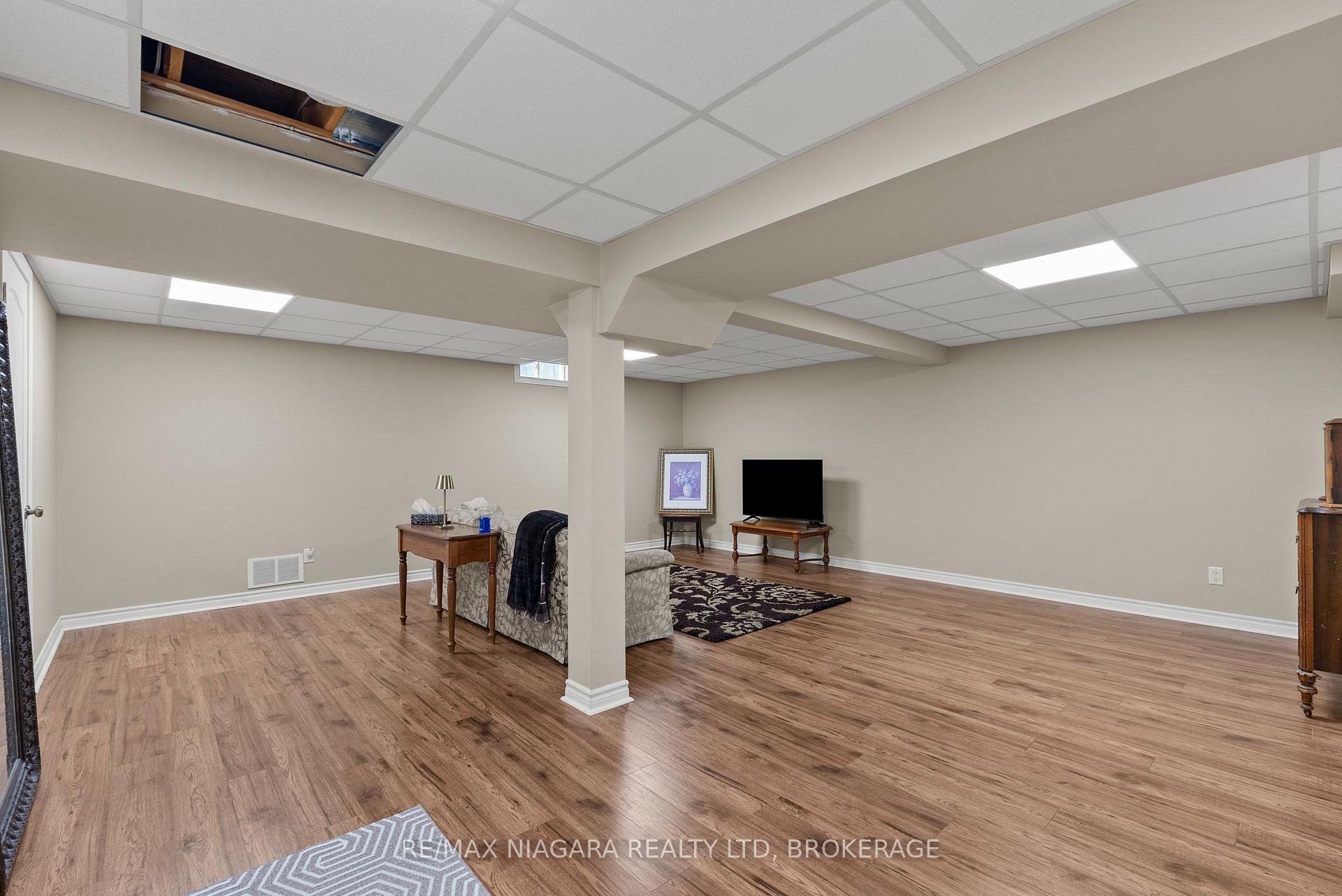 Photo 35 of 282 Winterberry Boulevard, Thorold, Confederation Heights — HOMEH