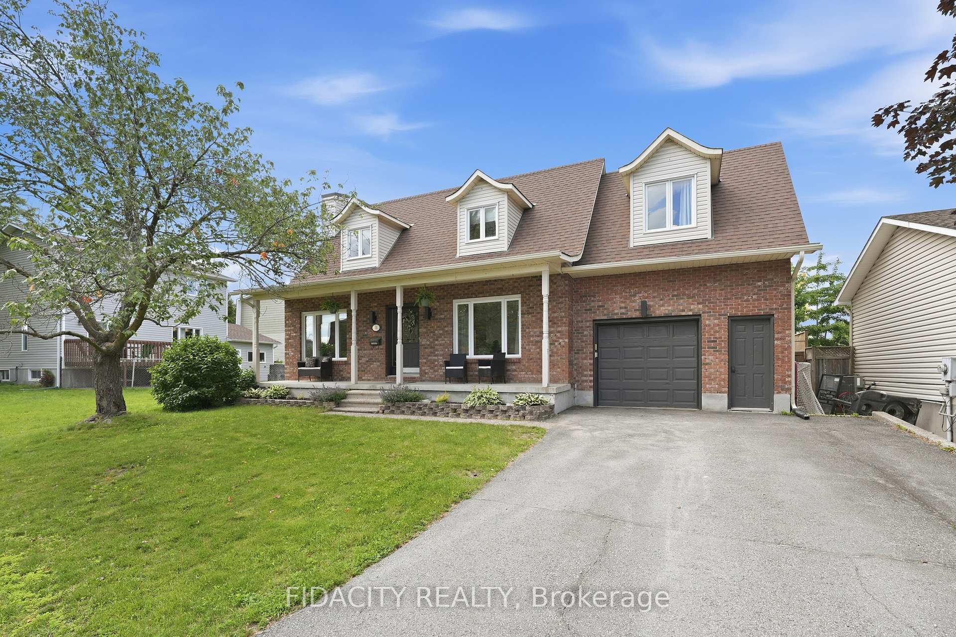 Photo 1 of 13 Poole Creek Crescent, Ottawa, Fringewood — HOMEH