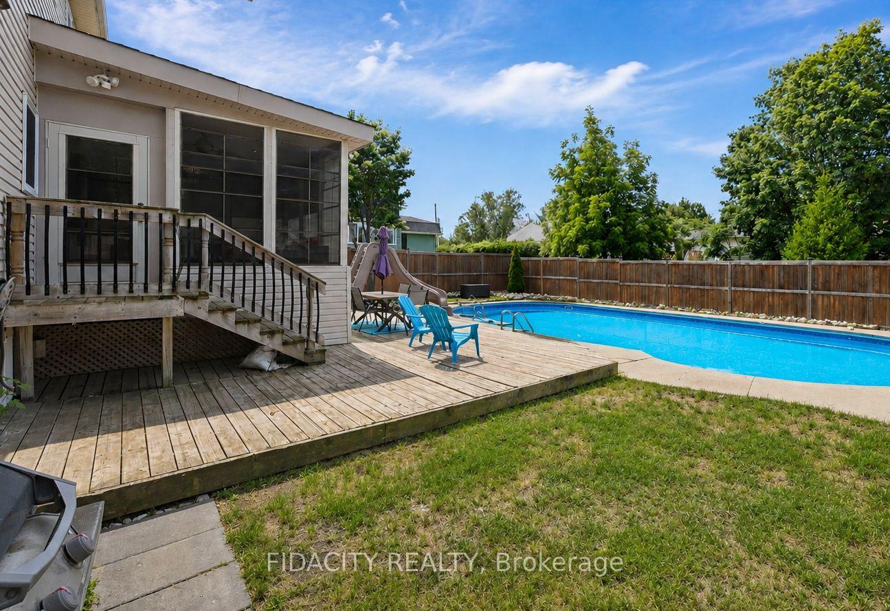 Photo 2 of 13 Poole Creek Crescent, Ottawa, Fringewood — HOMEH
