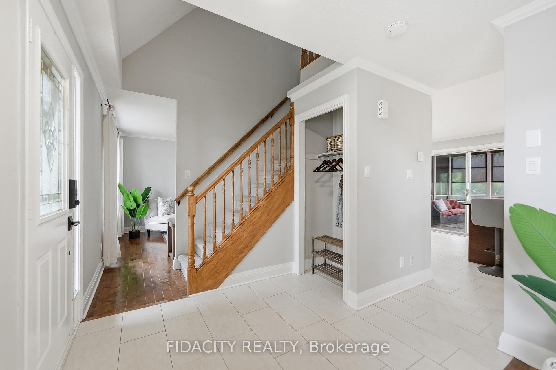 Photo 4 of 13 Poole Creek Crescent, Ottawa, Fringewood — HOMEH
