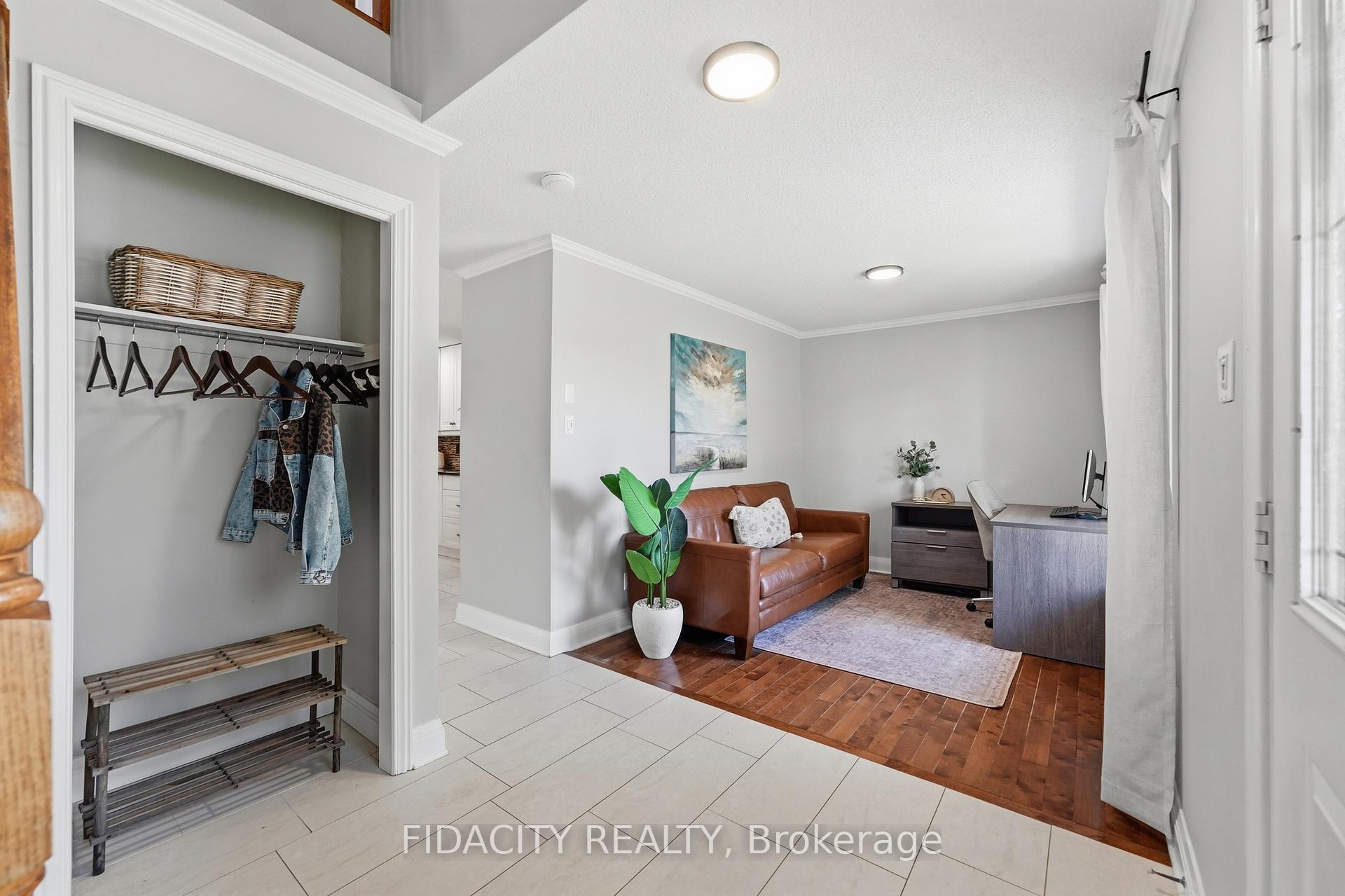 Photo 5 of 13 Poole Creek Crescent, Ottawa, Fringewood — HOMEH