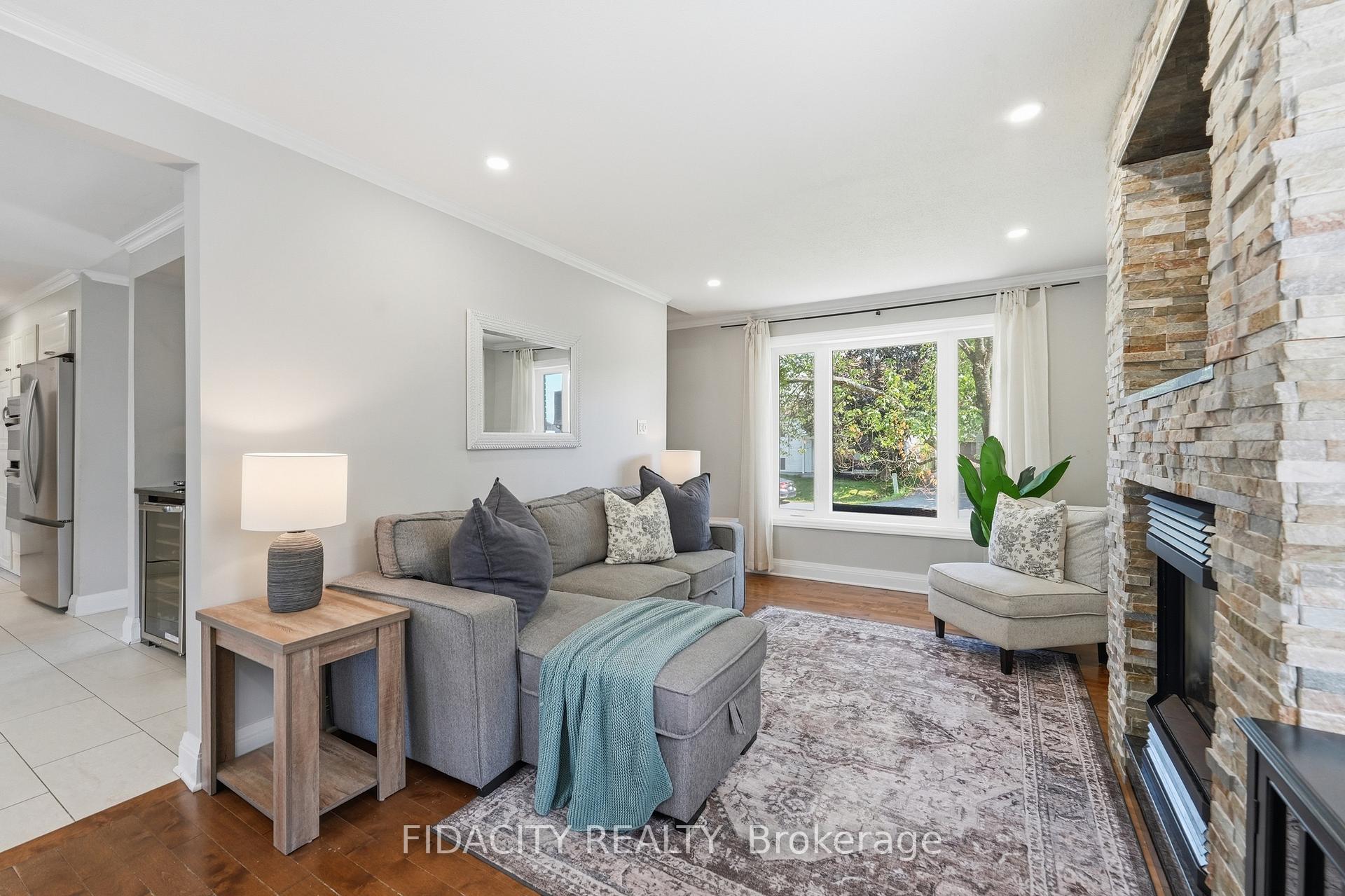Photo 8 of 13 Poole Creek Crescent, Ottawa, Fringewood — HOMEH