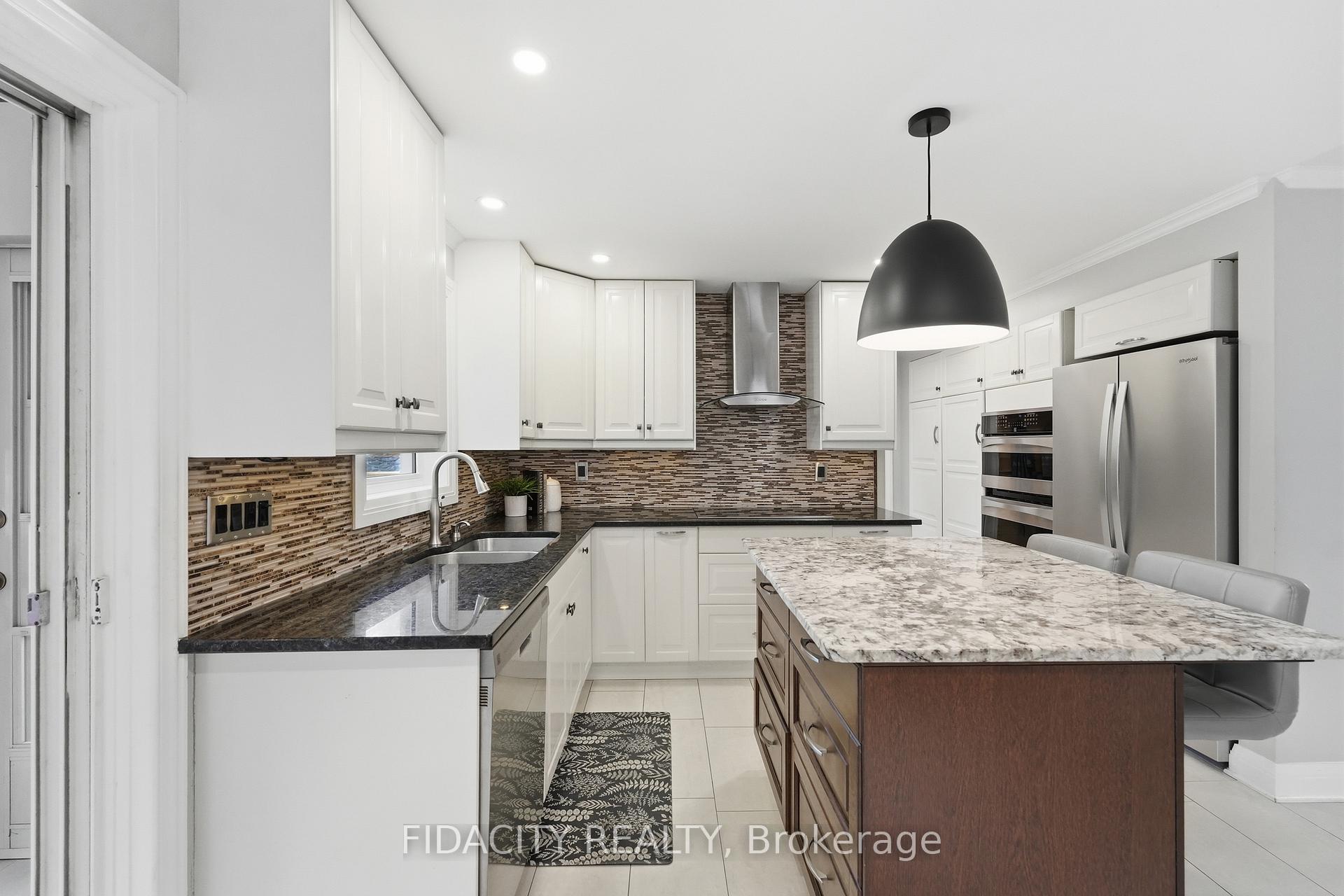 Photo 15 of 13 Poole Creek Crescent, Ottawa, Fringewood — HOMEH