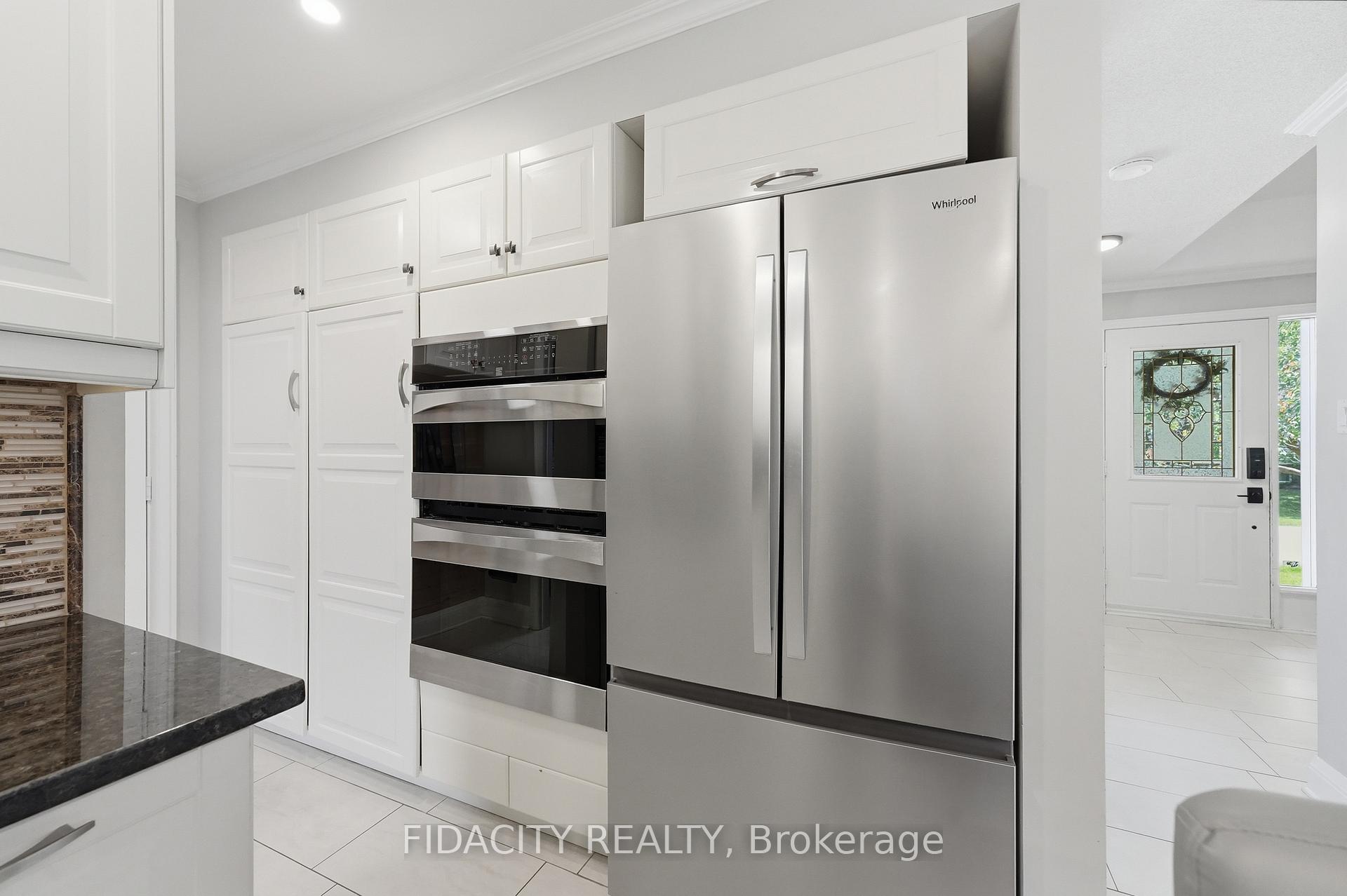 Photo 17 of 13 Poole Creek Crescent, Ottawa, Fringewood — HOMEH