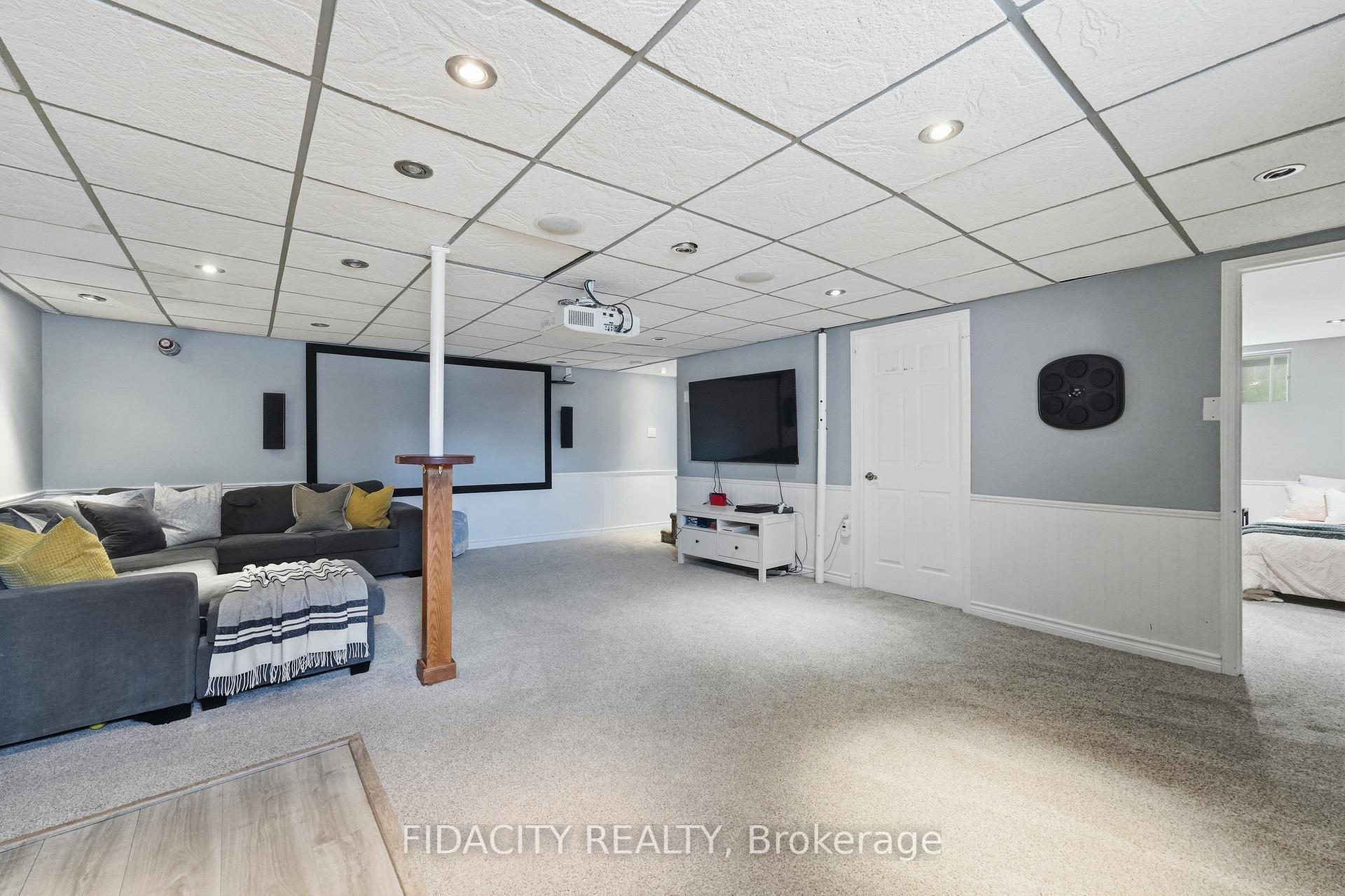 Photo 36 of 13 Poole Creek Crescent, Ottawa, Fringewood — HOMEH