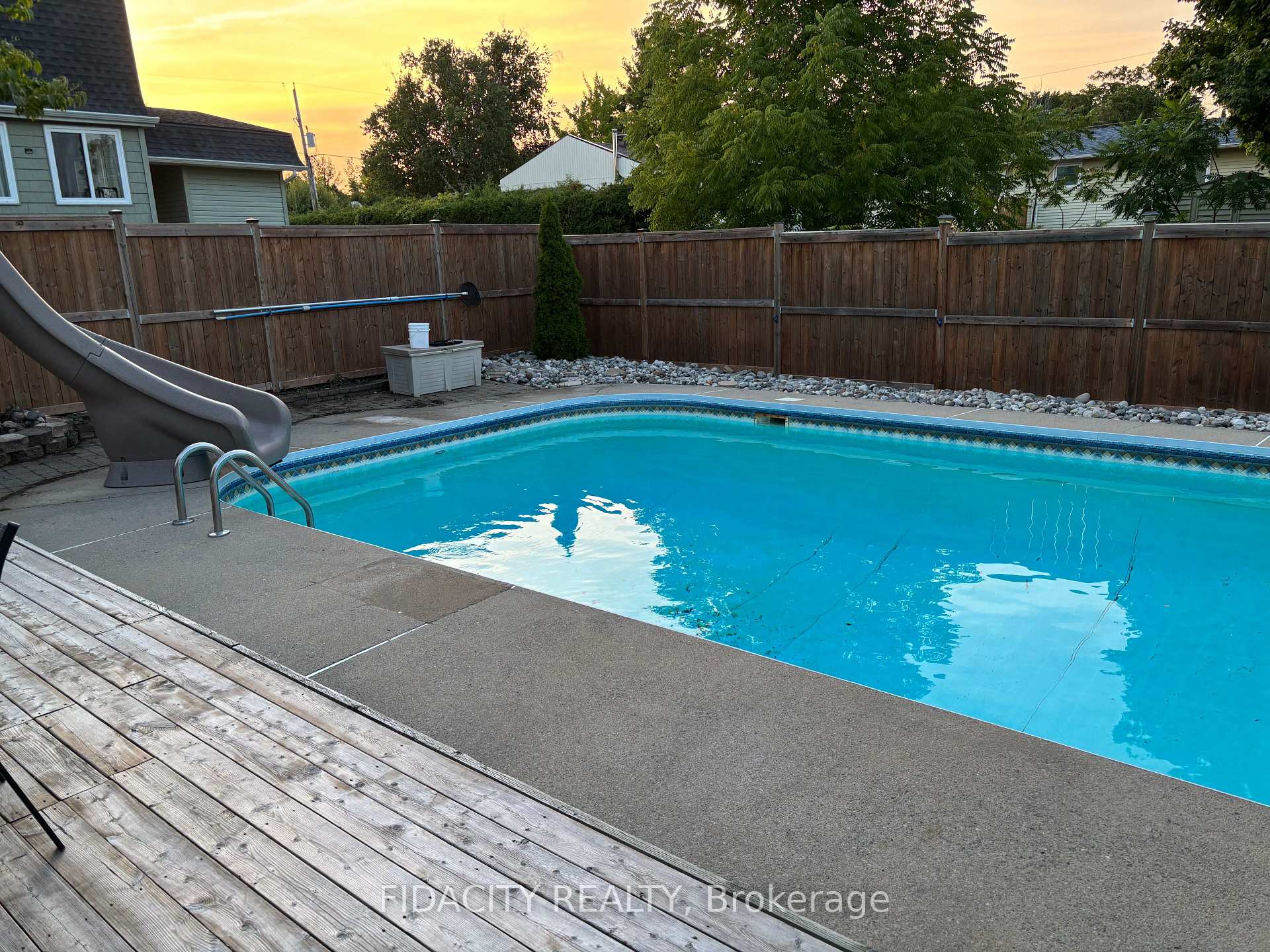Photo 39 of 13 Poole Creek Crescent, Ottawa, Fringewood — HOMEH