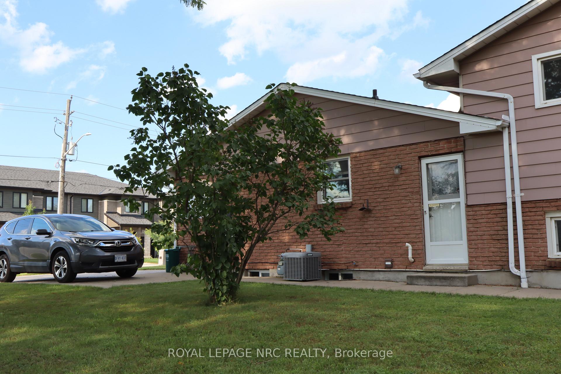 Photo 2 of 6694 Cropp Street, Niagara Falls, Morrison — HOMEH