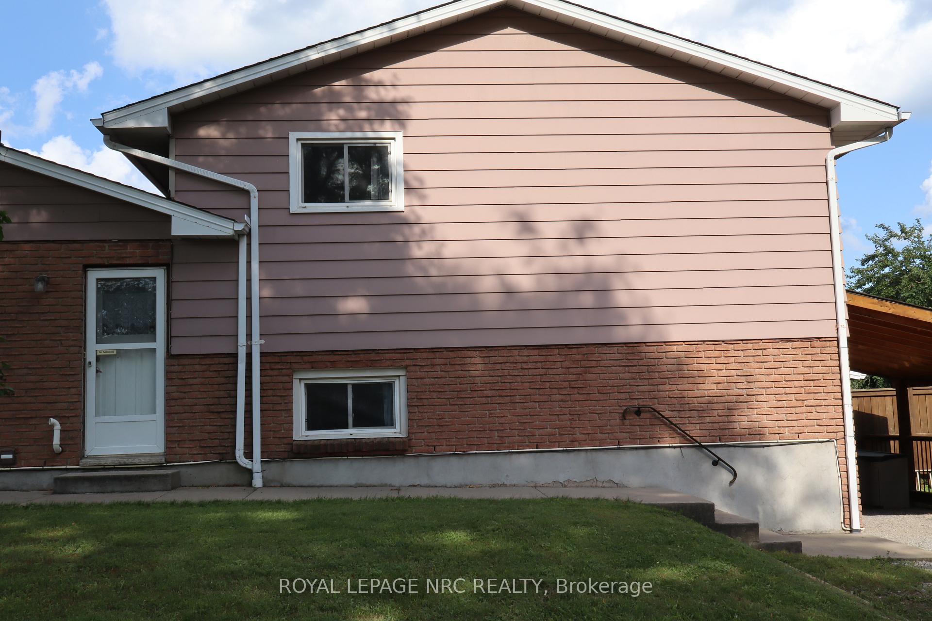 Photo 3 of 6694 Cropp Street, Niagara Falls, Morrison — HOMEH