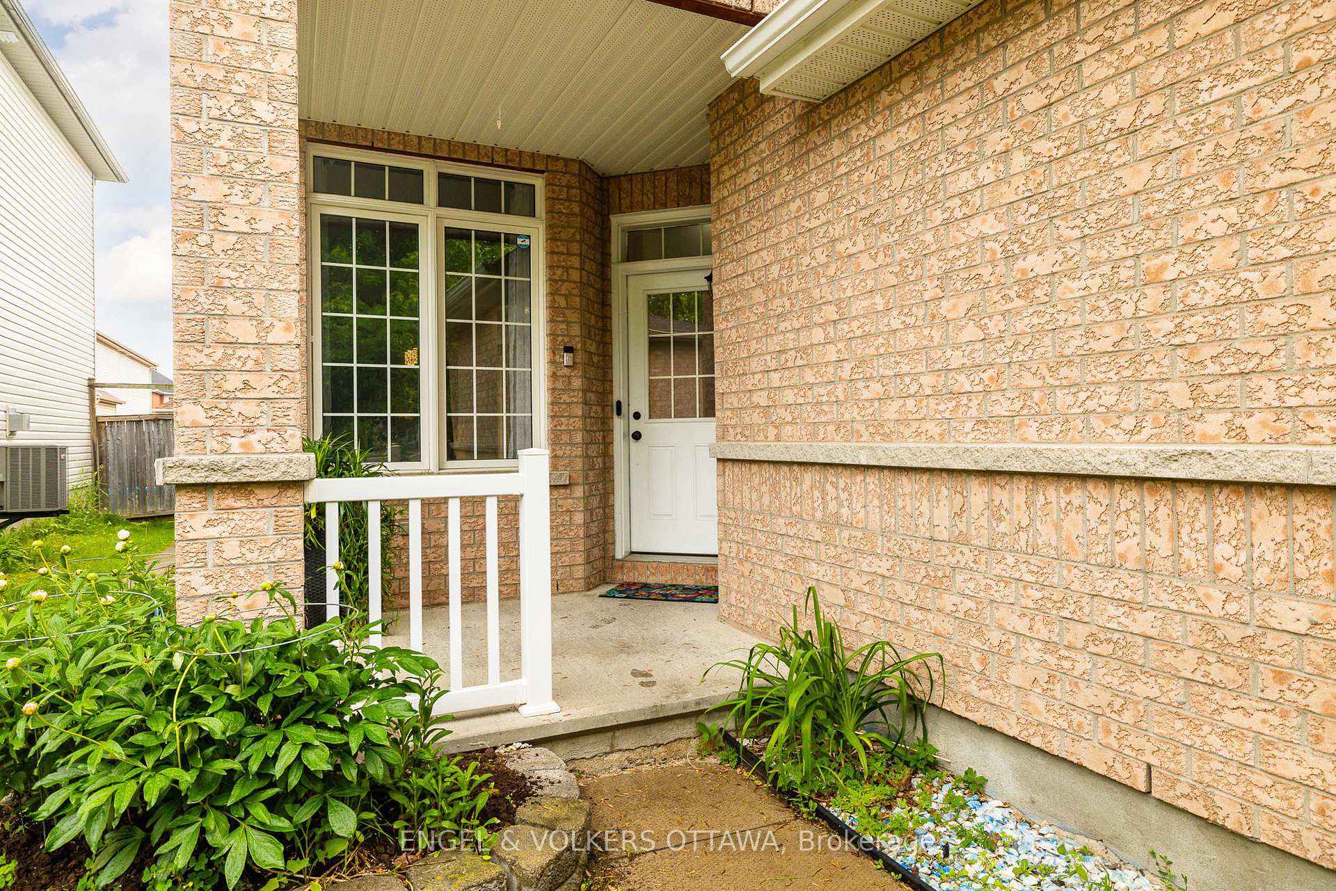 Photo 2 of 166 Macara Crescent, Ottawa, Kanata - Morgan's Grant/South March — HOMEH