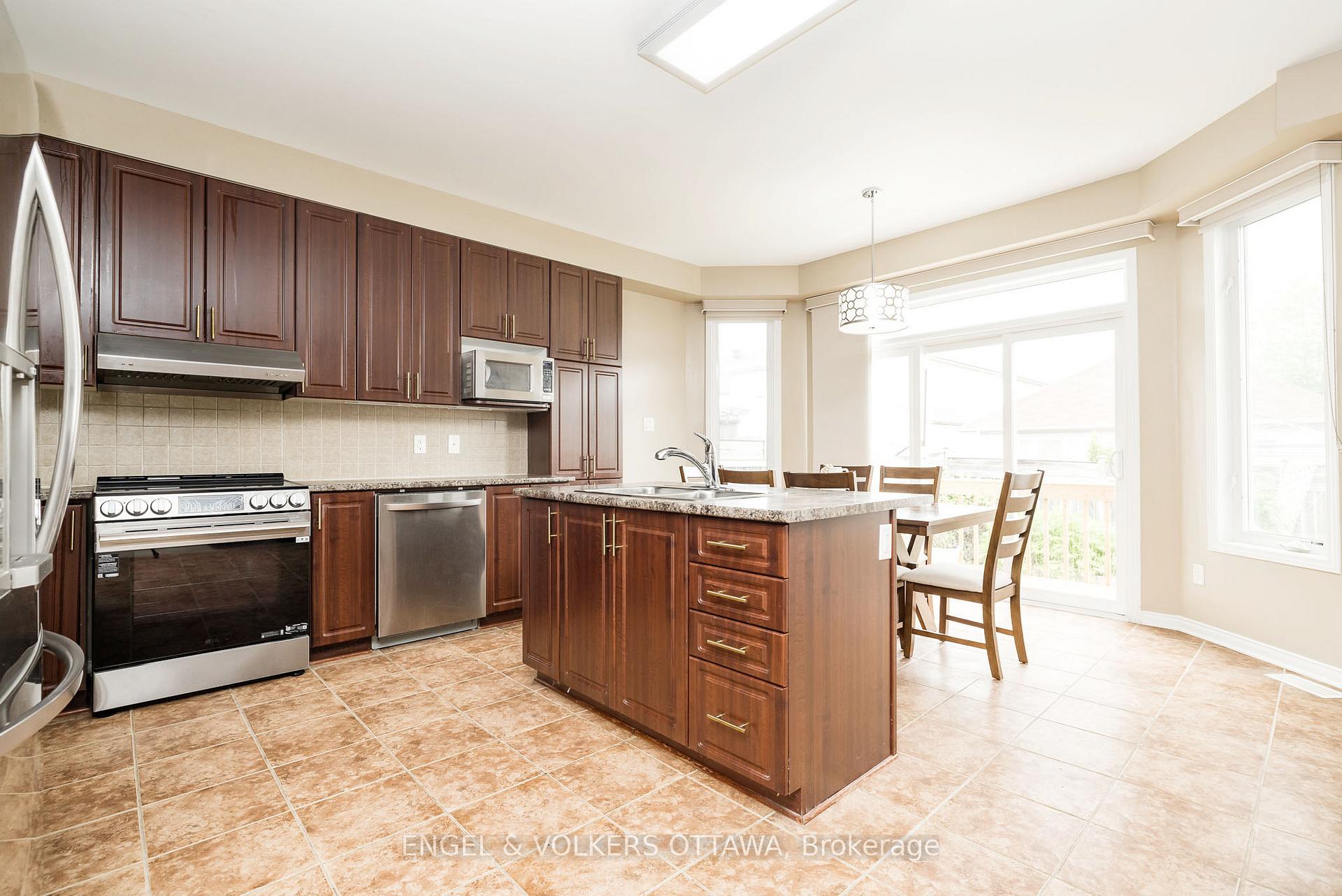 Photo 3 of 166 Macara Crescent, Ottawa, Kanata - Morgan's Grant/South March — HOMEH