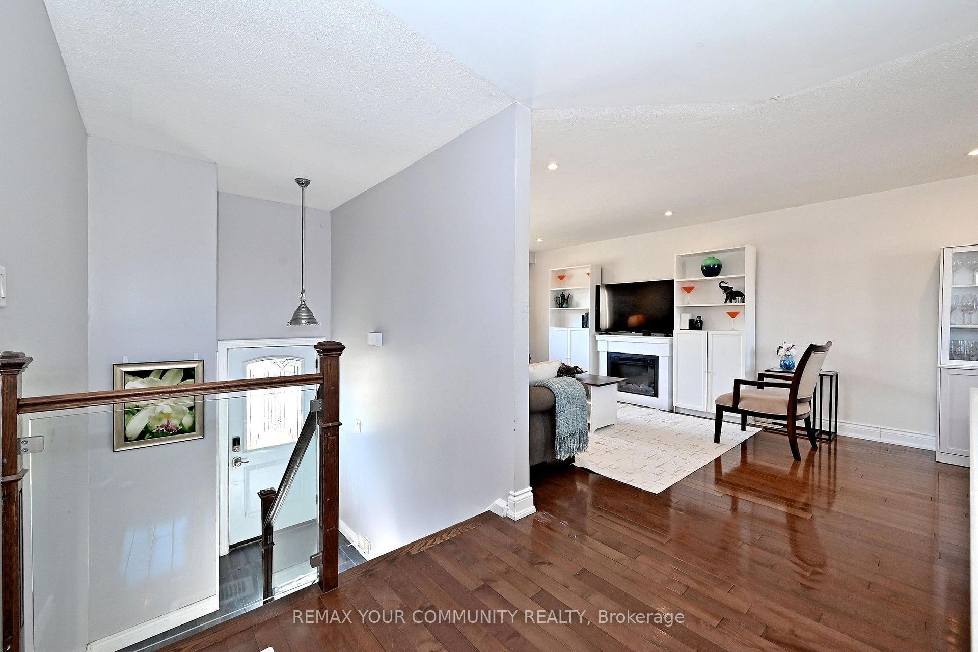 Photo 4 of 18 Harland Crescent, Ajax, South East — HOMEH