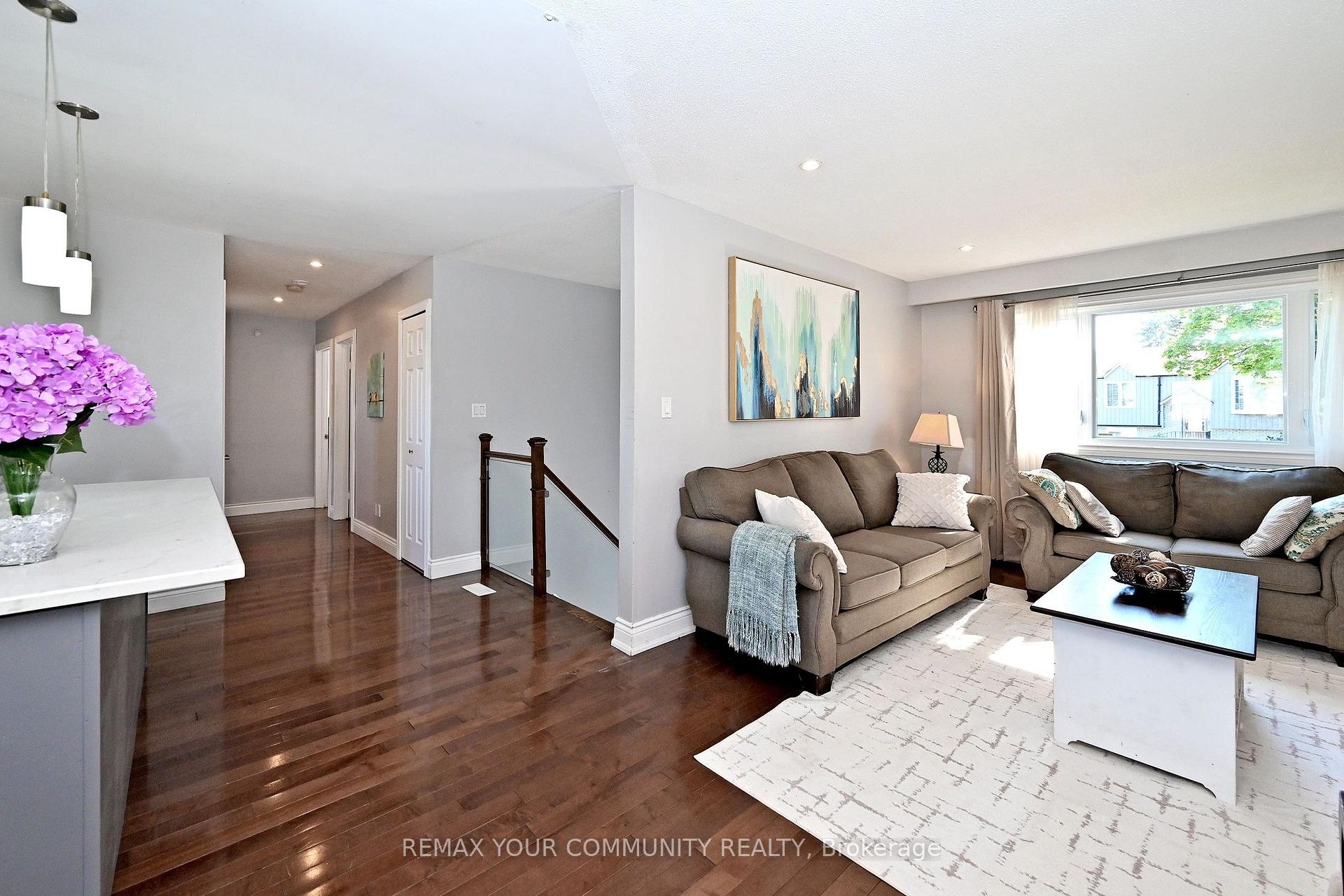 Photo 5 of 18 Harland Crescent, Ajax, South East — HOMEH