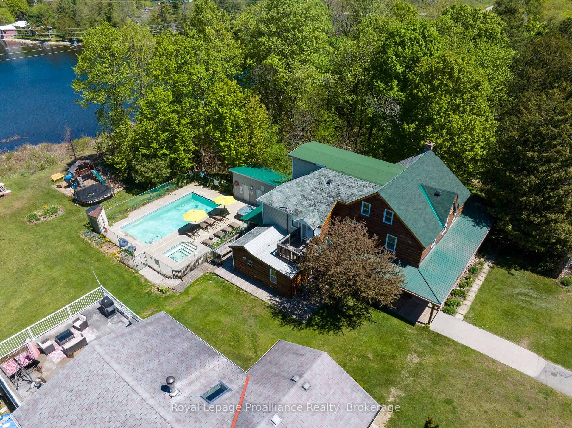 Photo 4 of 2471 Road 509, Frontenac, Frontenac North — HOMEH