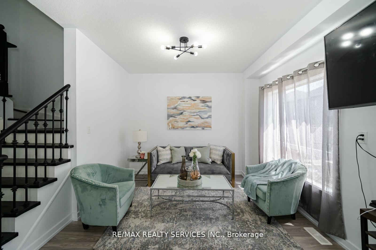Photo 5 of 17 Dawes Road, Brampton, Credit Valley — HOMEH