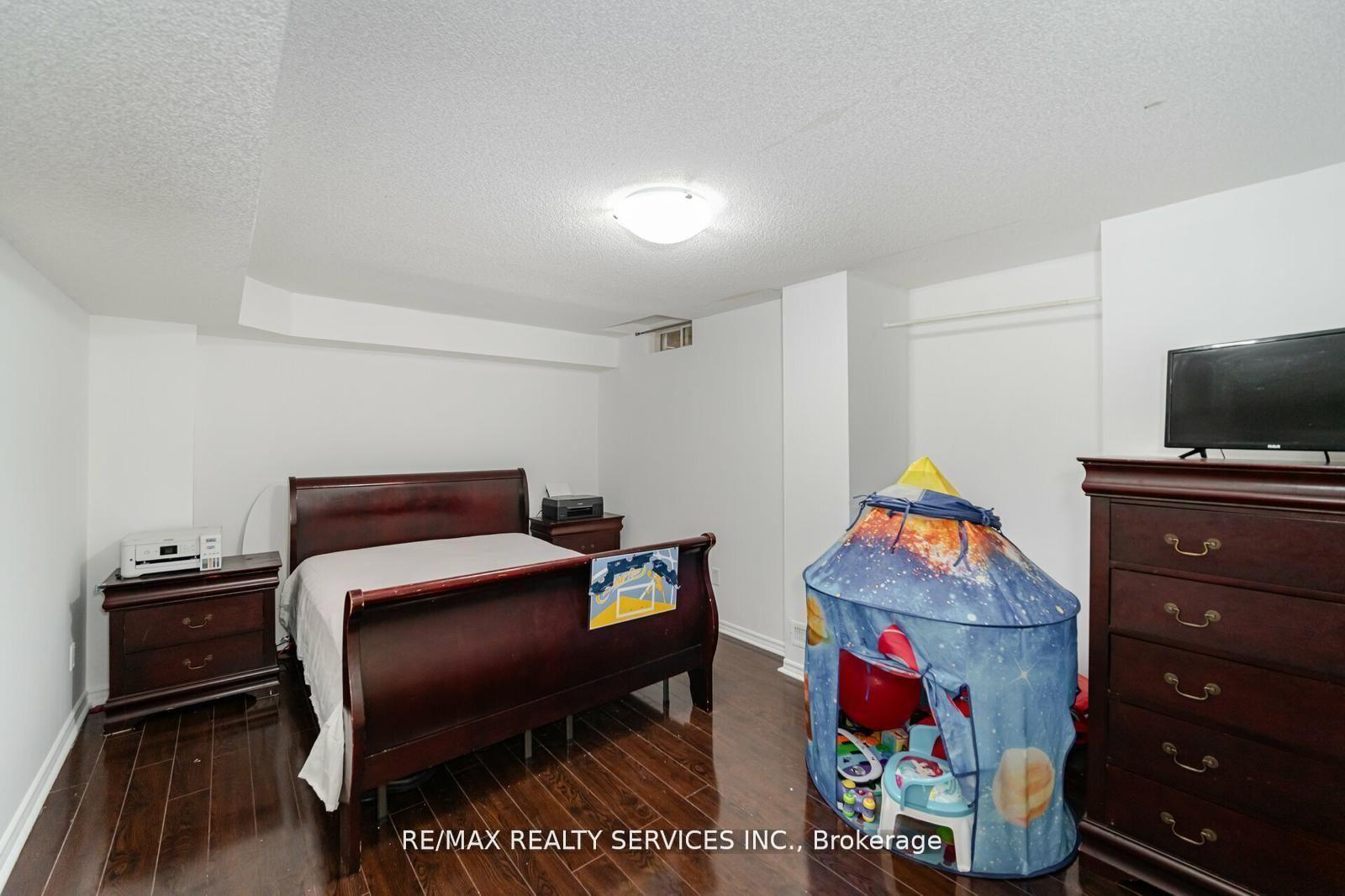 Photo 17 of 17 Dawes Road, Brampton, Credit Valley — HOMEH