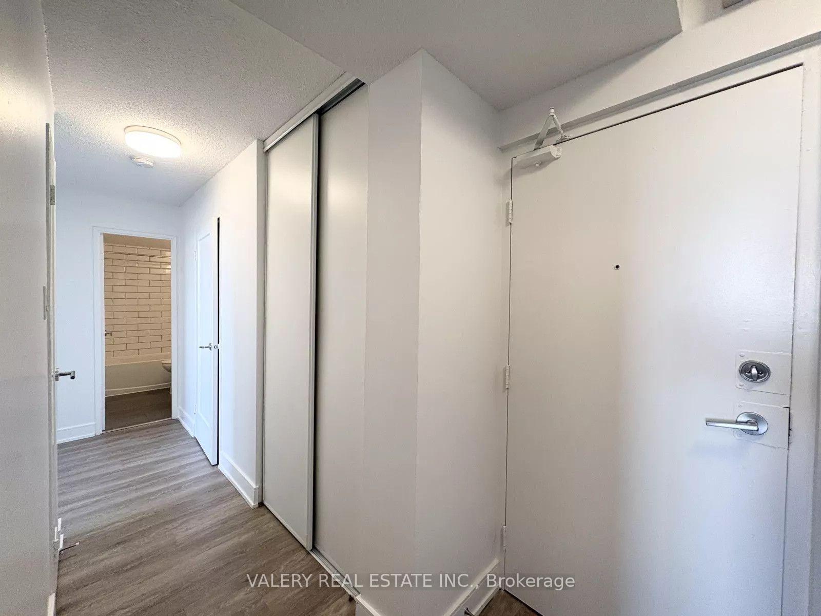 Photo 4 of Unit 1601, 294 Chandler Drive, Kitchener, Laurentian Hills — HOMEH