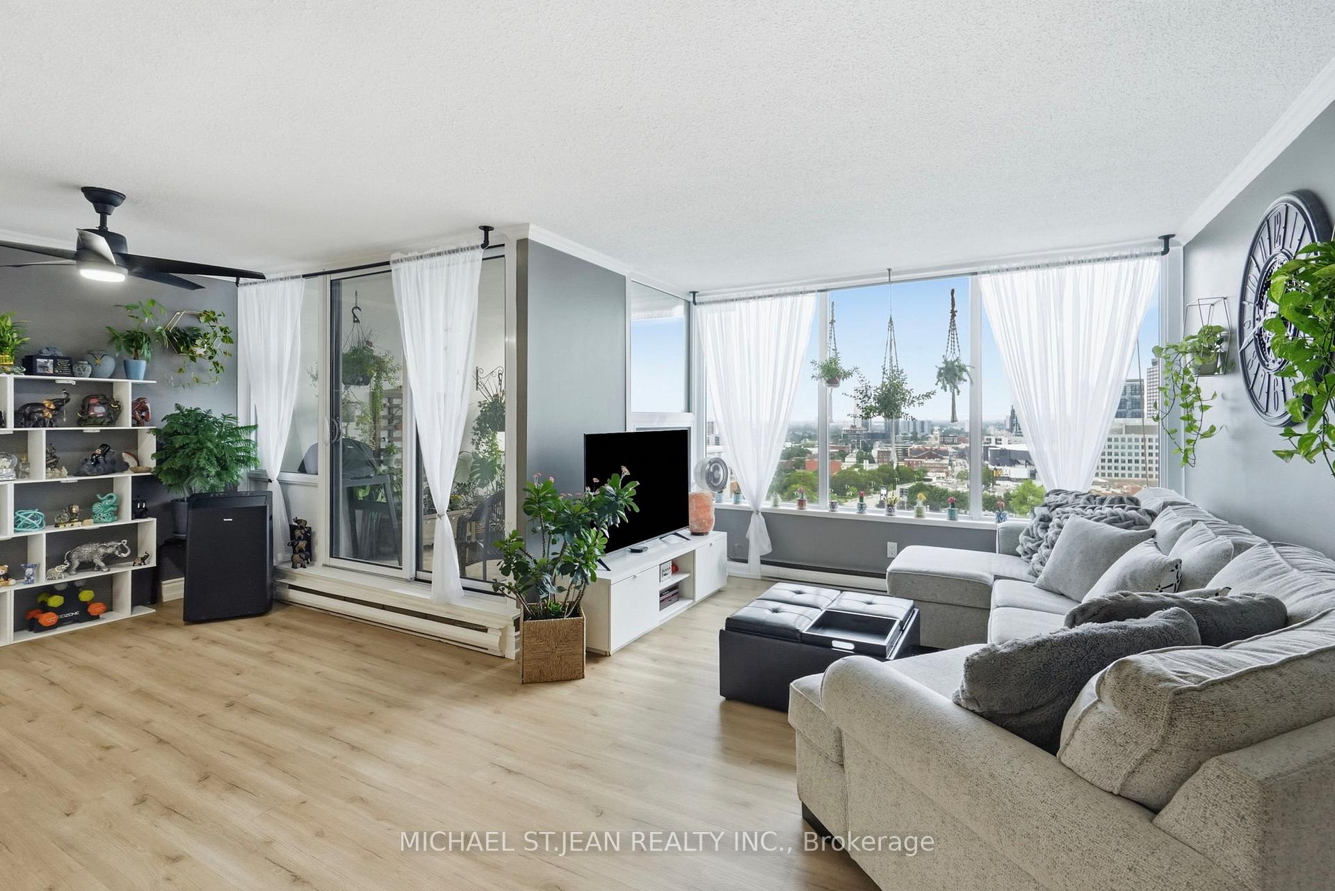 Photo 11 of Unit 1702, 75 Queen Street N, Hamilton, Strathcona — HOMEH