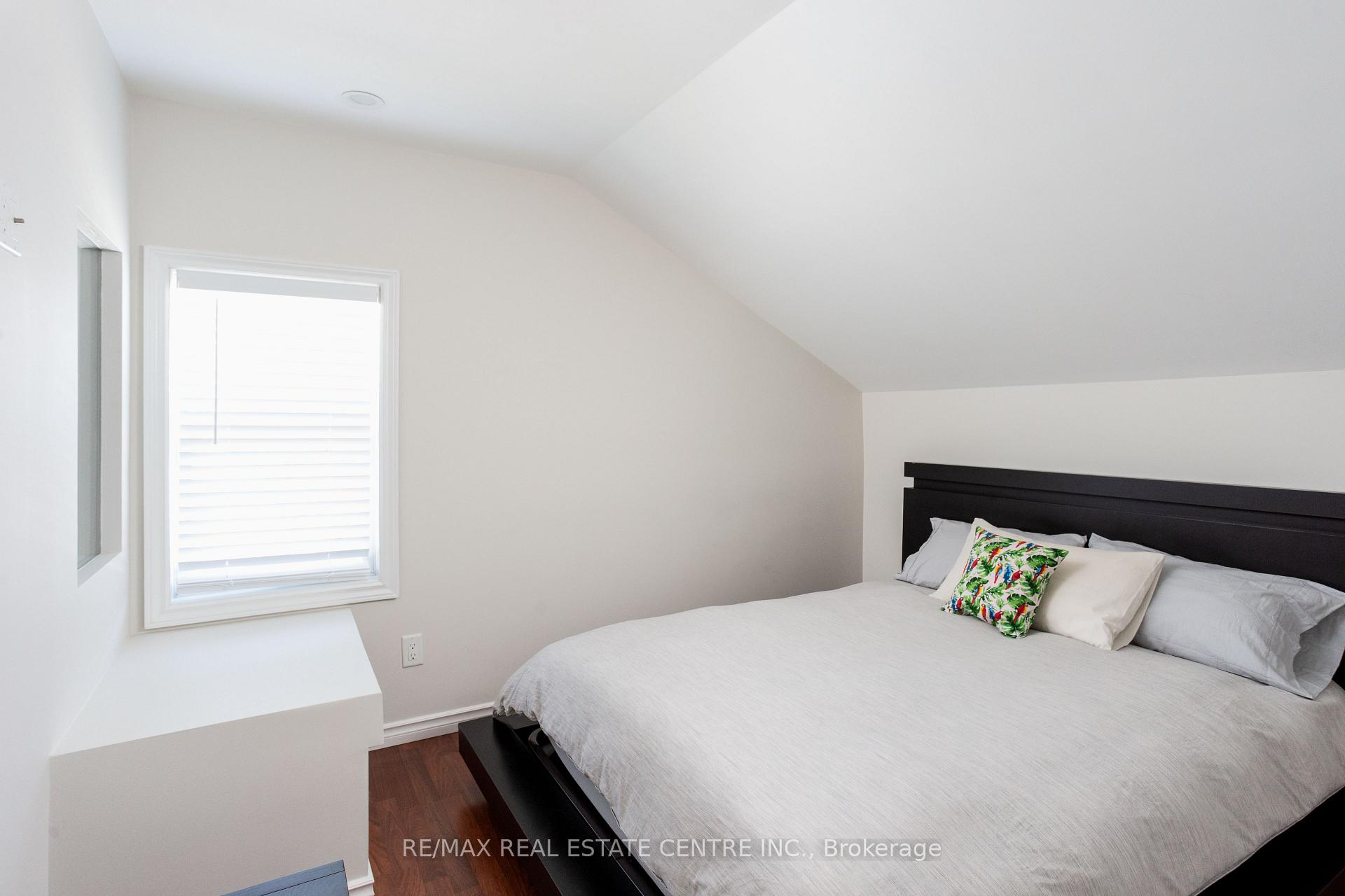 Photo 35 of 5 East John Street N, Innisfil, Cookstown — HOMEH