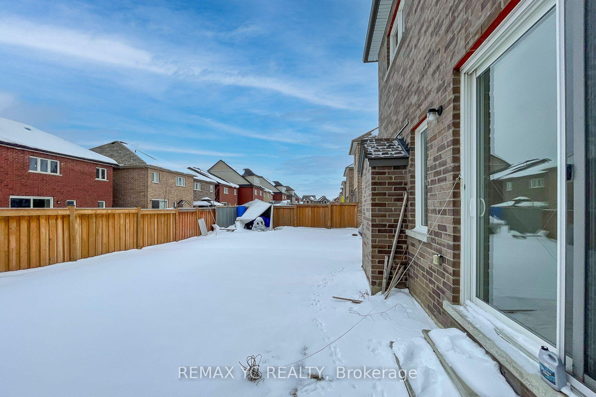 Photo 35 of 56 Walker Boulevard, New Tecumseth, Alliston — HOMEH