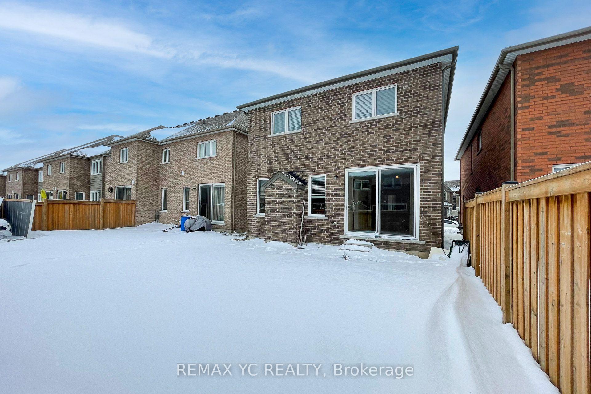 Photo 38 of 56 Walker Boulevard, New Tecumseth, Alliston — HOMEH