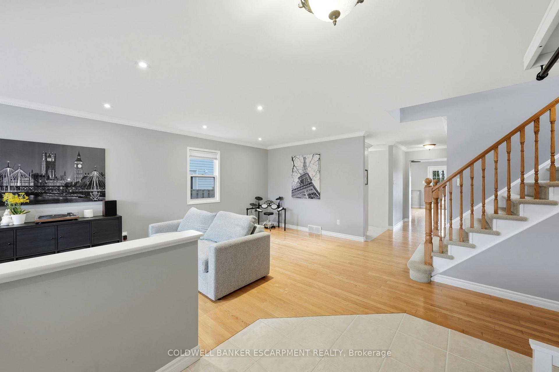 Photo 5 of 58 Dairy Drive, Halton Hills, Acton — HOMEH