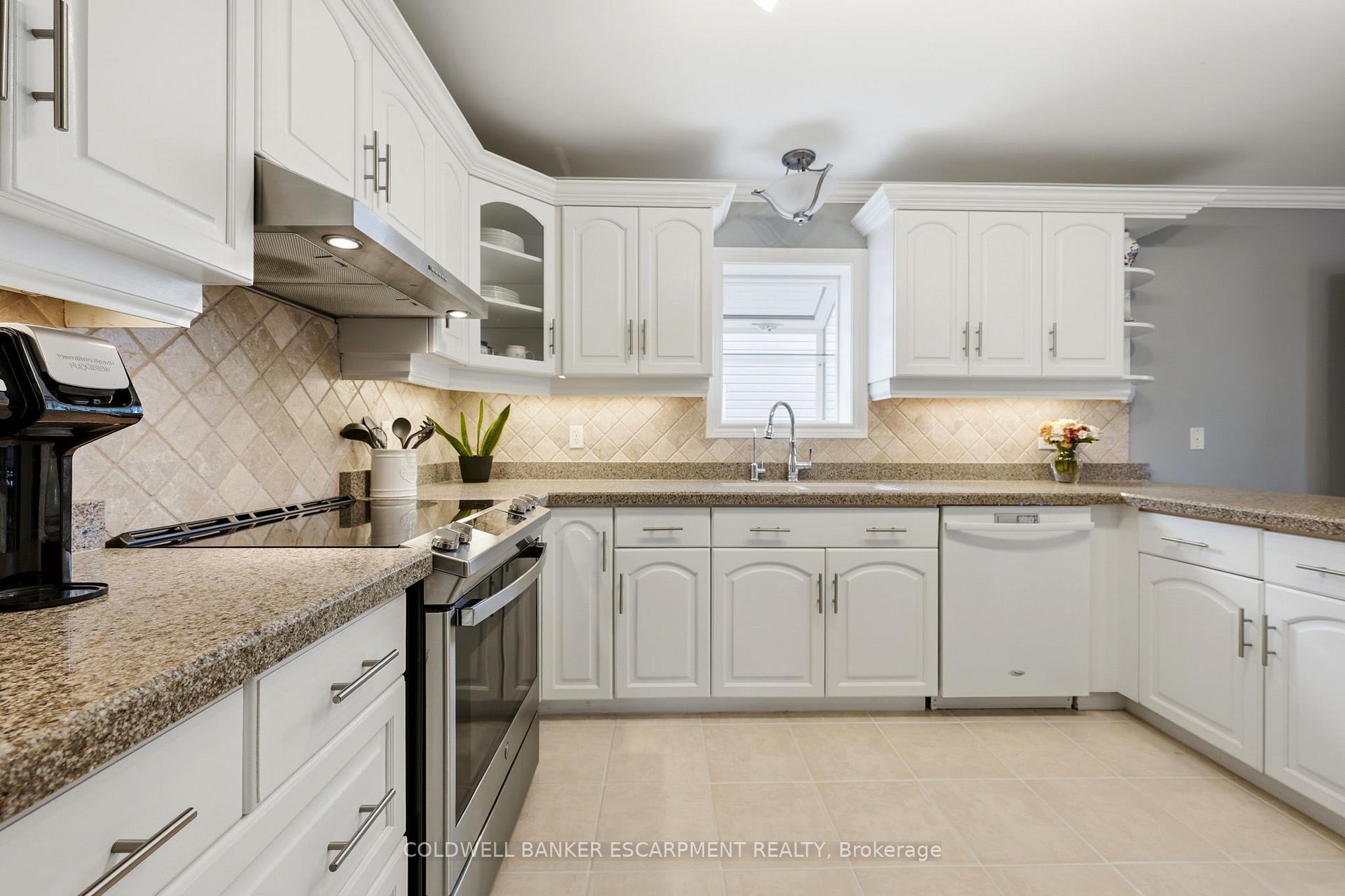 Photo 6 of 58 Dairy Drive, Halton Hills, Acton — HOMEH