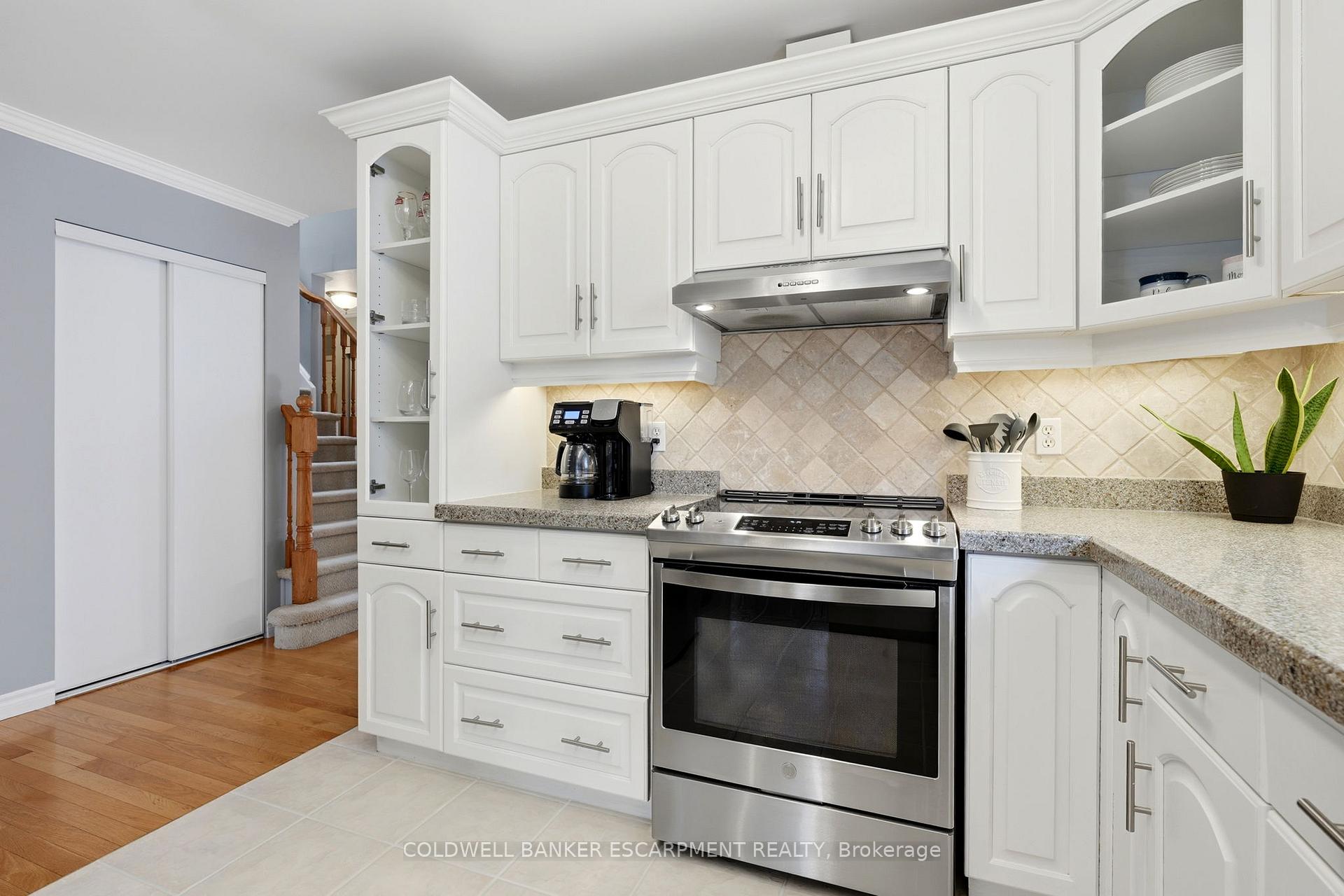 Photo 8 of 58 Dairy Drive, Halton Hills, Acton — HOMEH