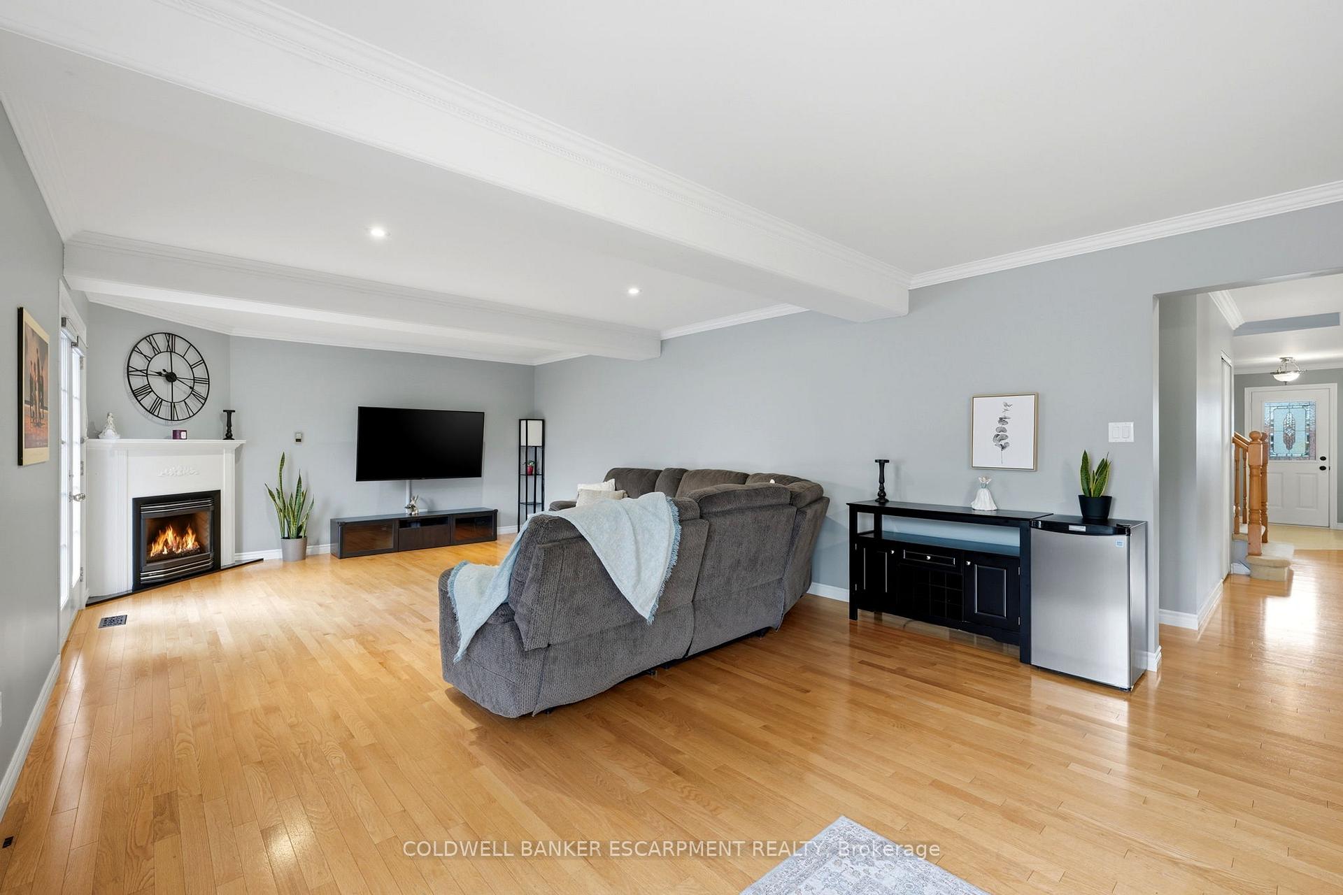 Photo 11 of 58 Dairy Drive, Halton Hills, Acton — HOMEH