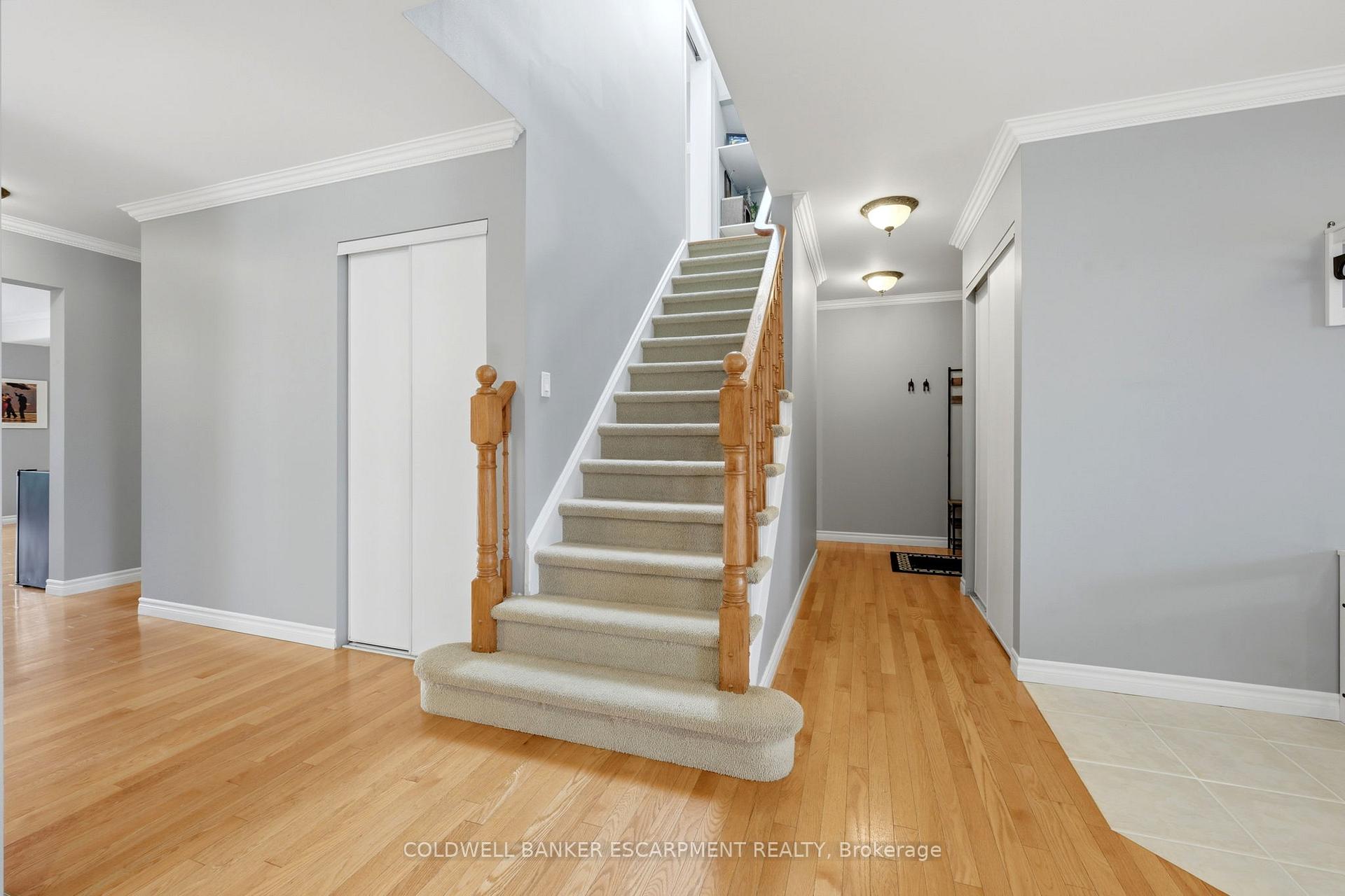 Photo 20 of 58 Dairy Drive, Halton Hills, Acton — HOMEH