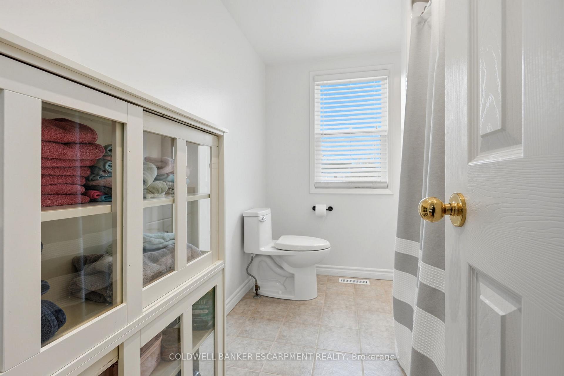 Photo 23 of 58 Dairy Drive, Halton Hills, Acton — HOMEH