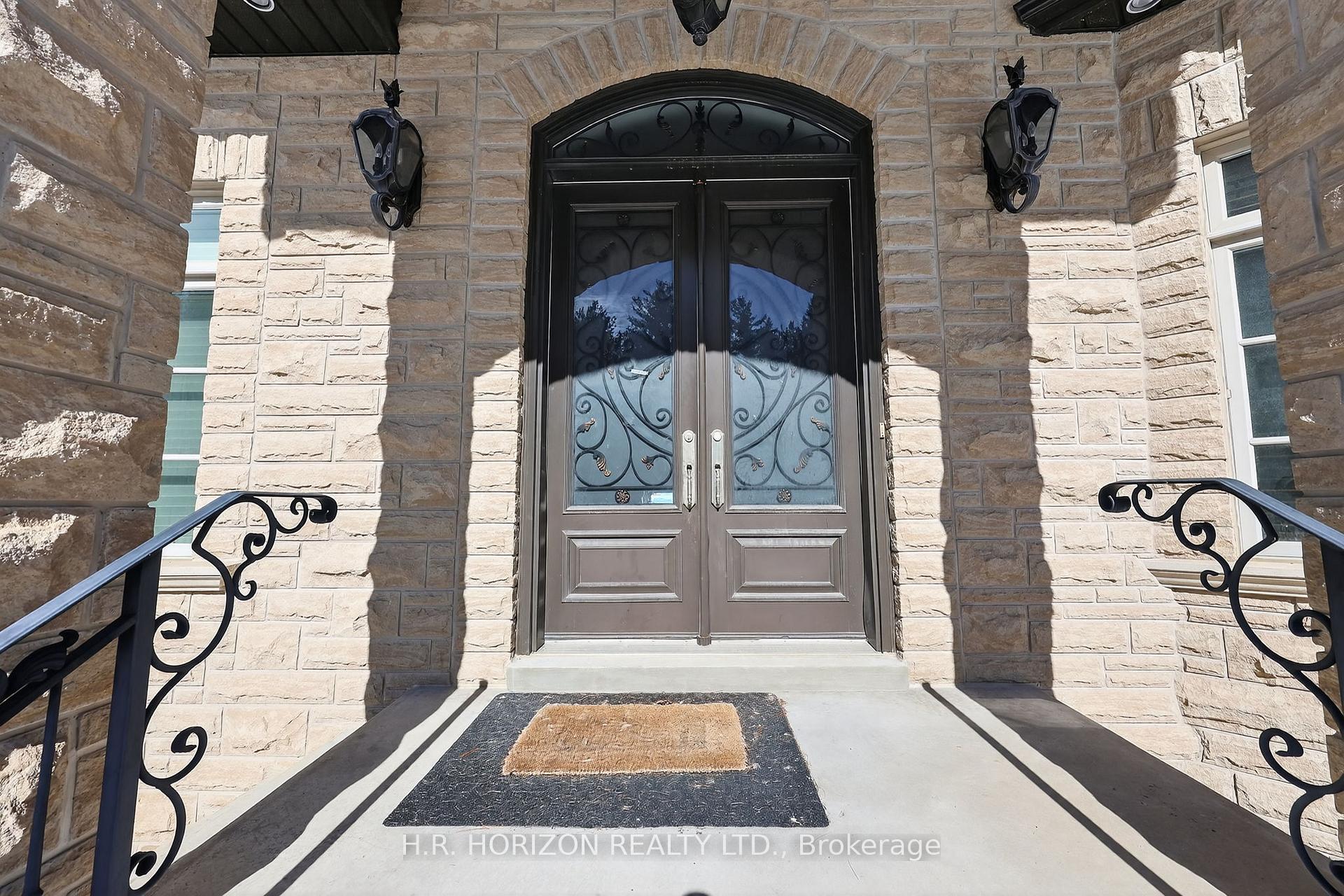Photo 6 of 13045 Jane Street, King, King City — HOMEH