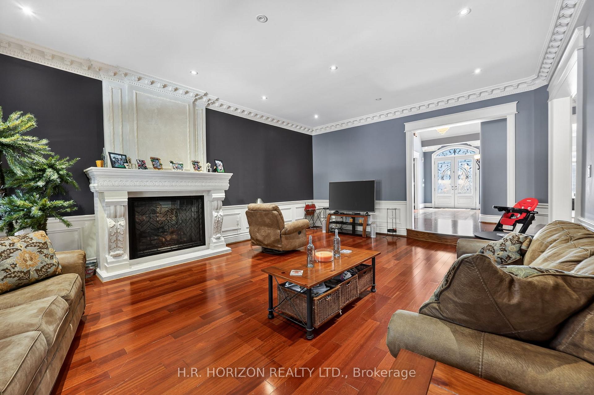 Photo 13 of 13045 Jane Street, King, King City — HOMEH