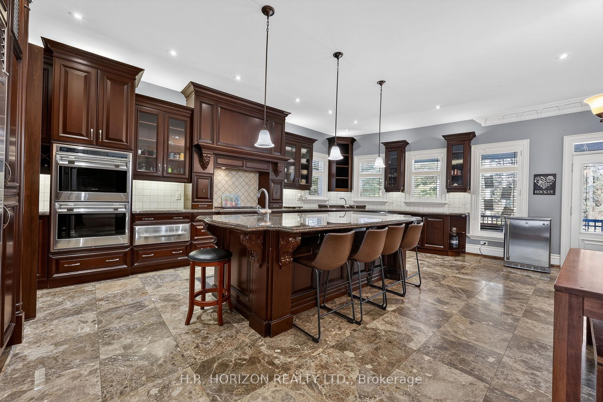 Photo 18 of 13045 Jane Street, King, King City — HOMEH