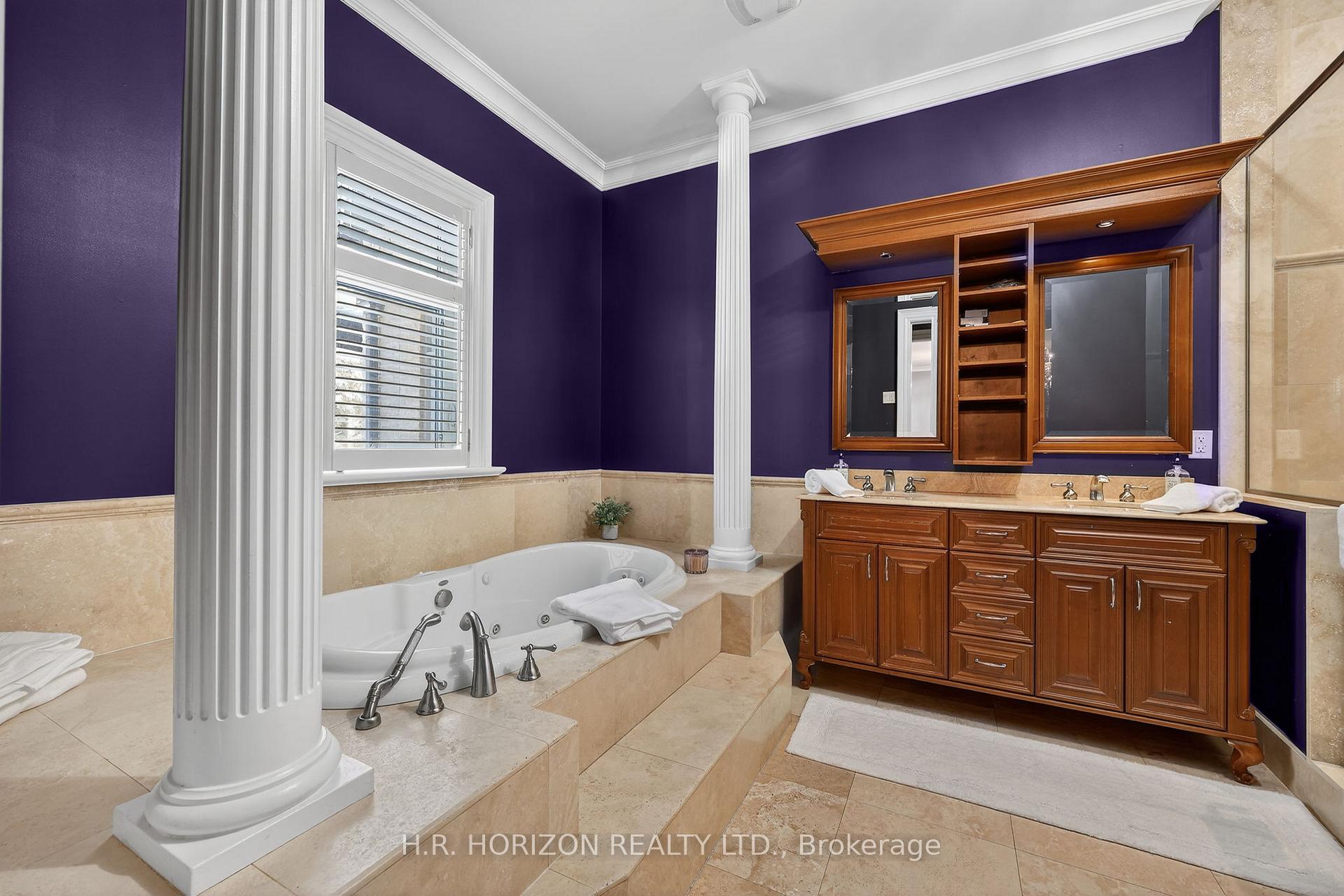 Photo 25 of 13045 Jane Street, King, King City — HOMEH